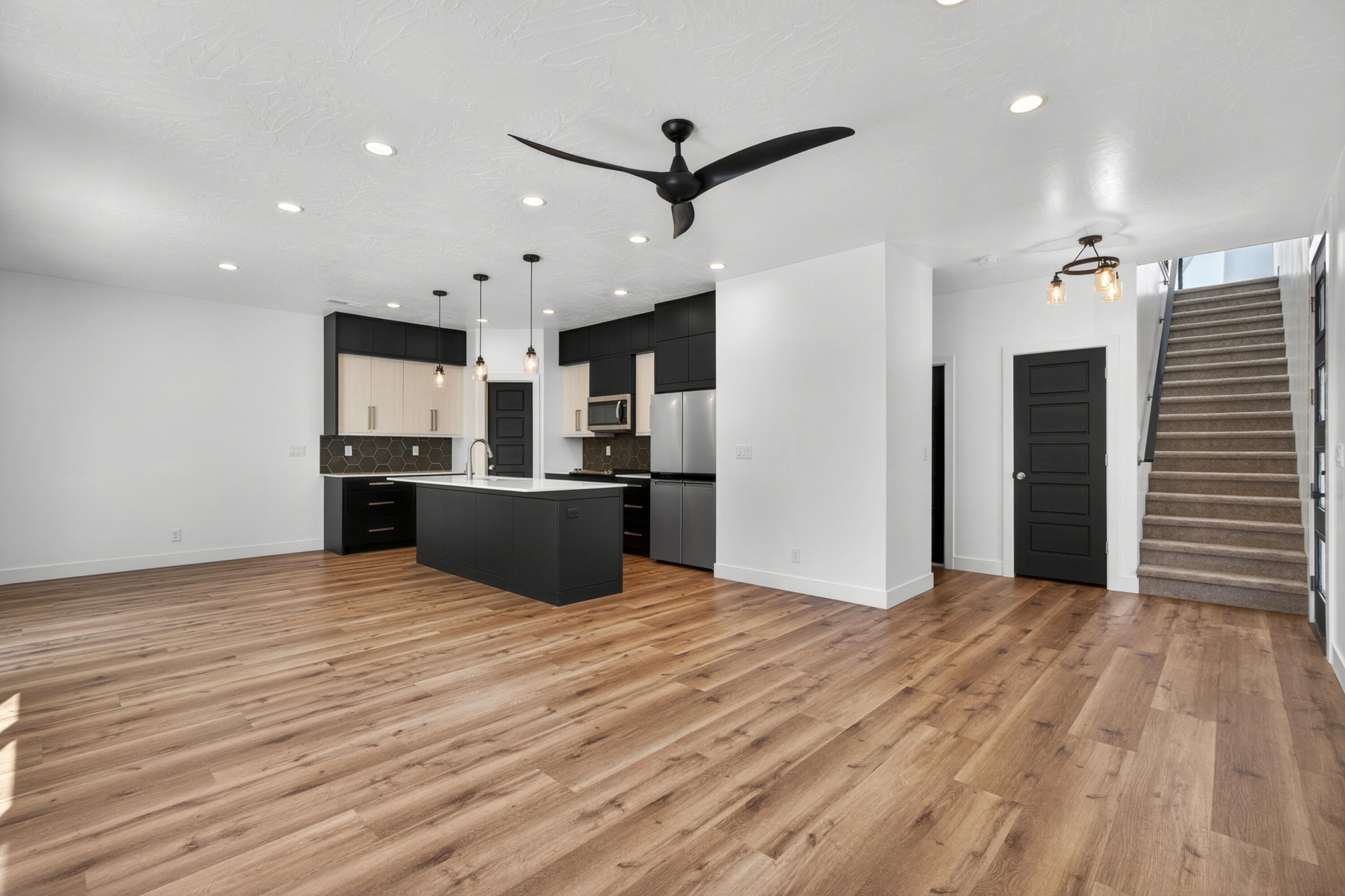 DESERT RIDGE TH - Residential