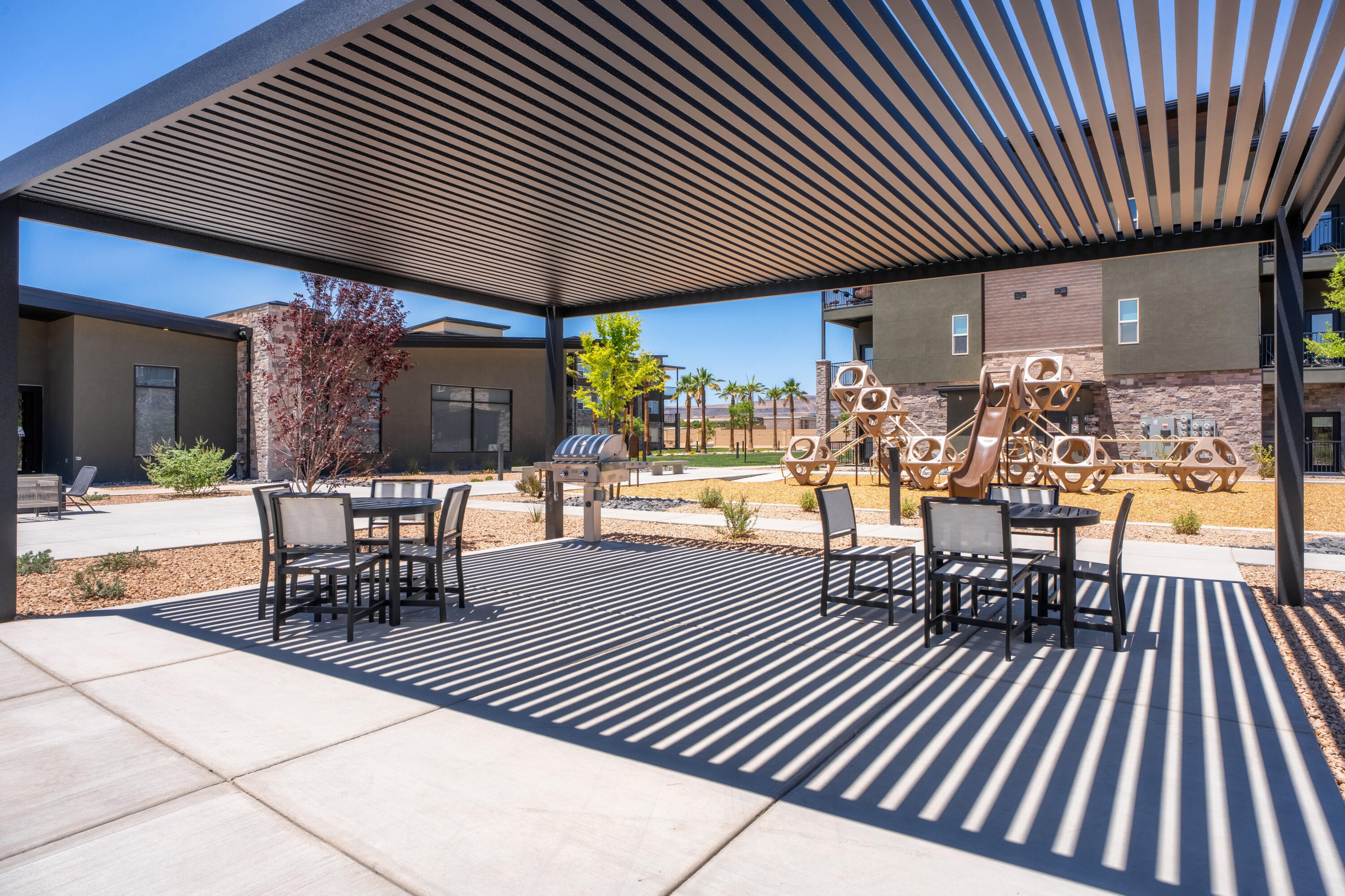 DESERT RIDGE TH - Residential