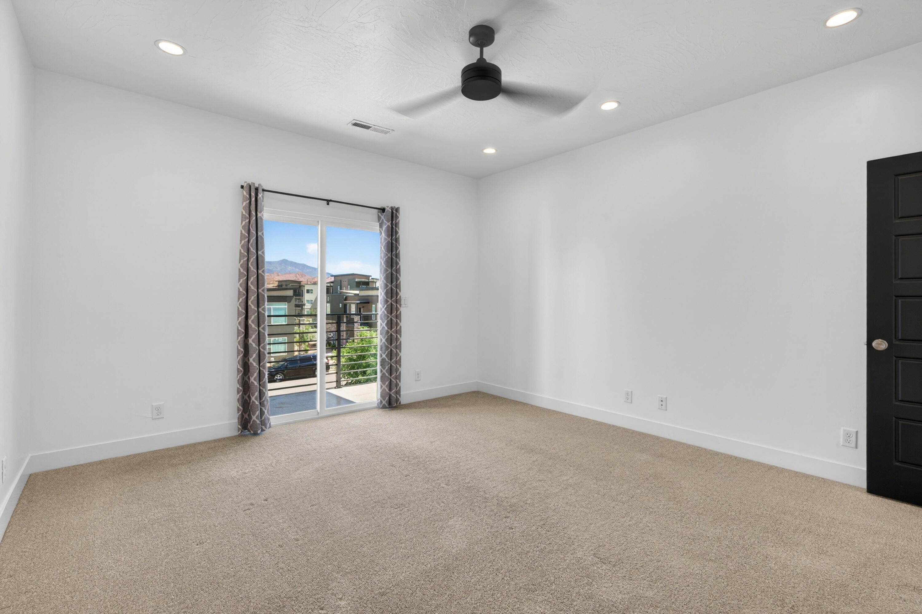 DESERT RIDGE TH - Residential