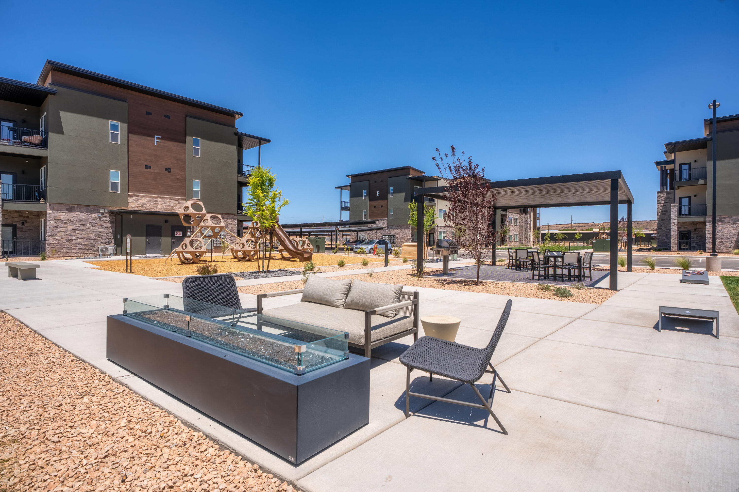 DESERT RIDGE TH - Residential
