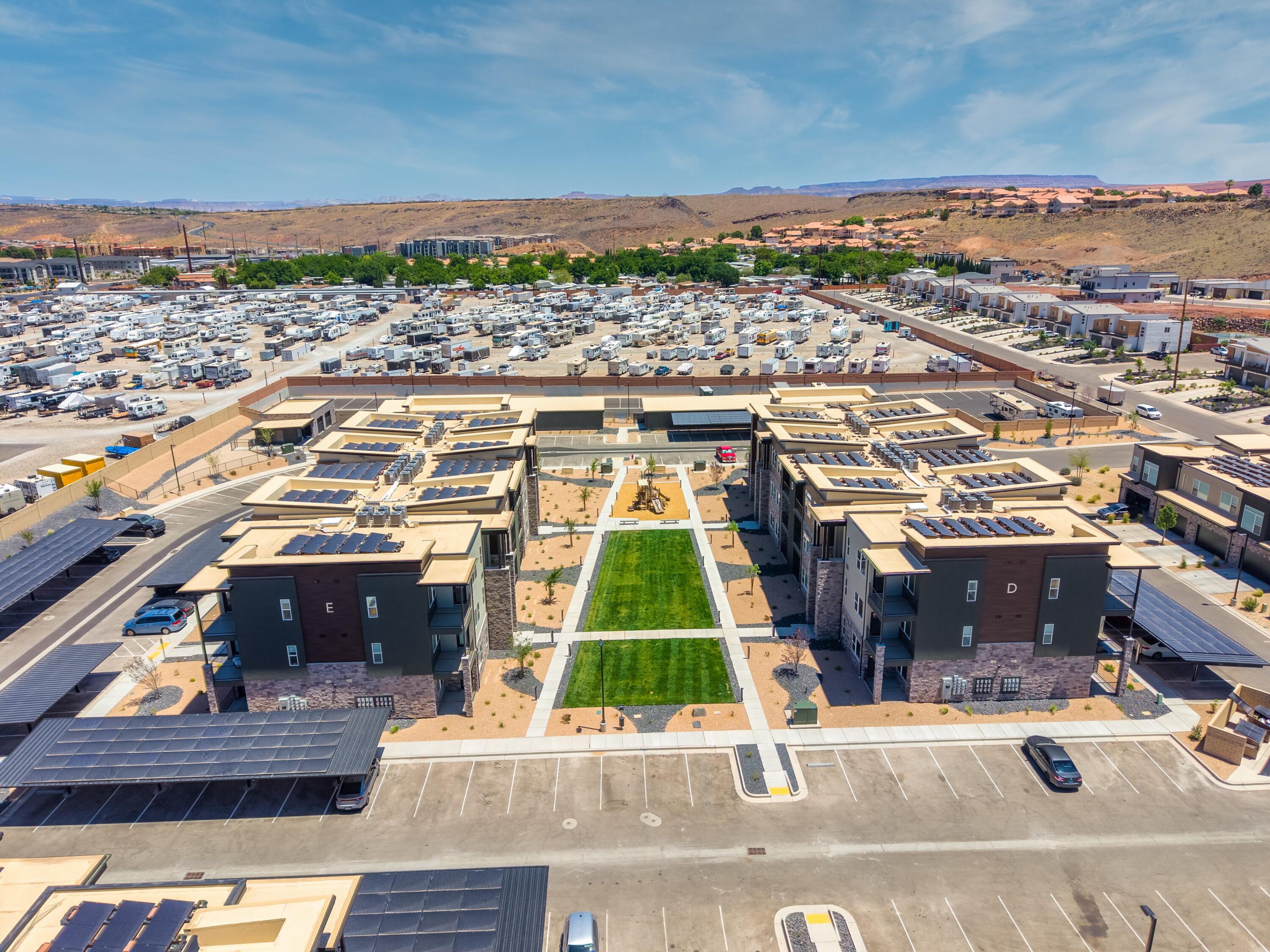 DESERT RIDGE TH - Residential