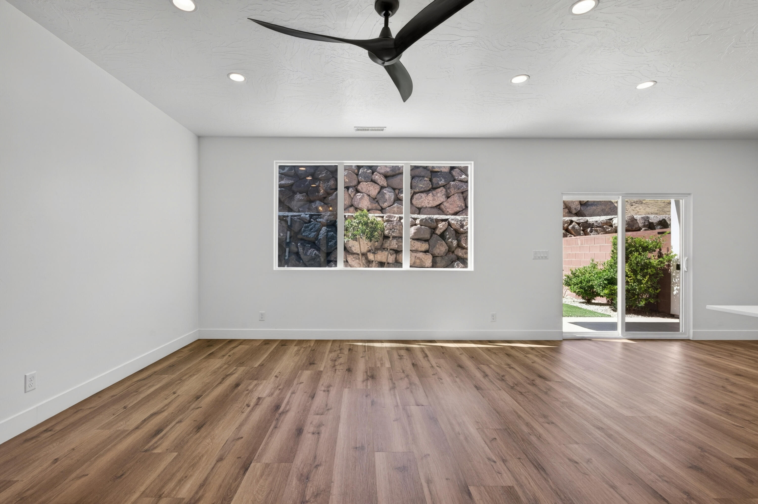 DESERT RIDGE TH - Residential