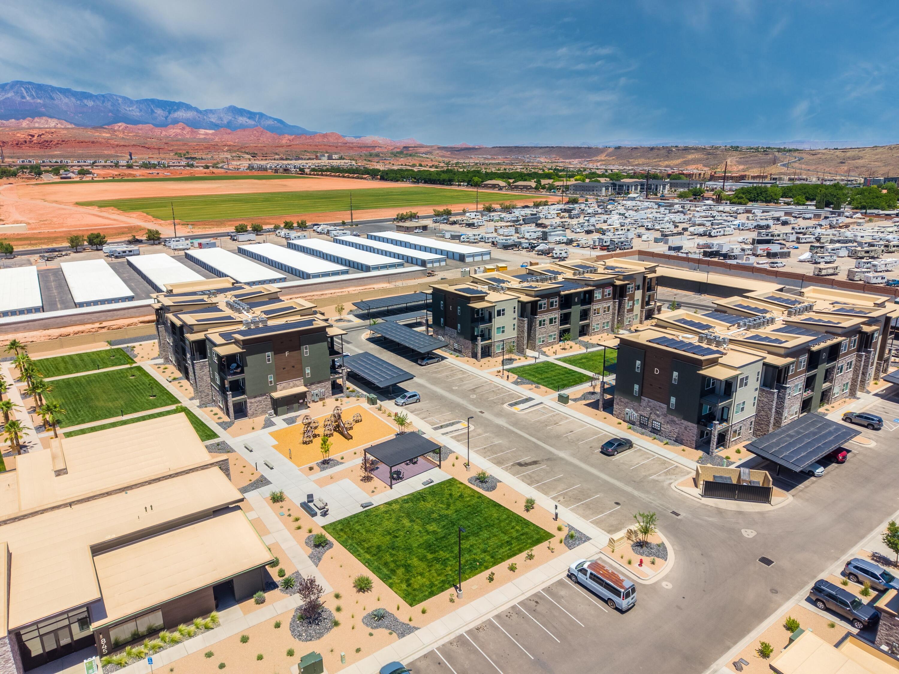 DESERT RIDGE TH - Residential