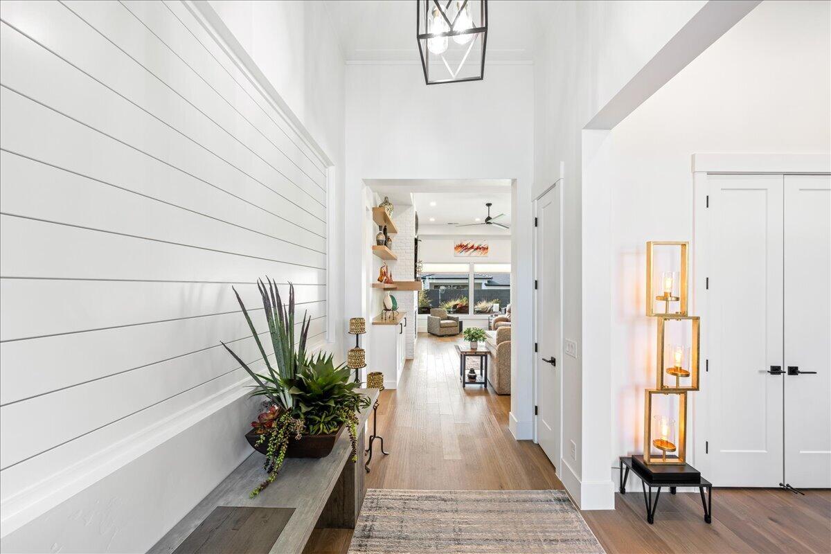 WASHINGTON VISTA - Residential