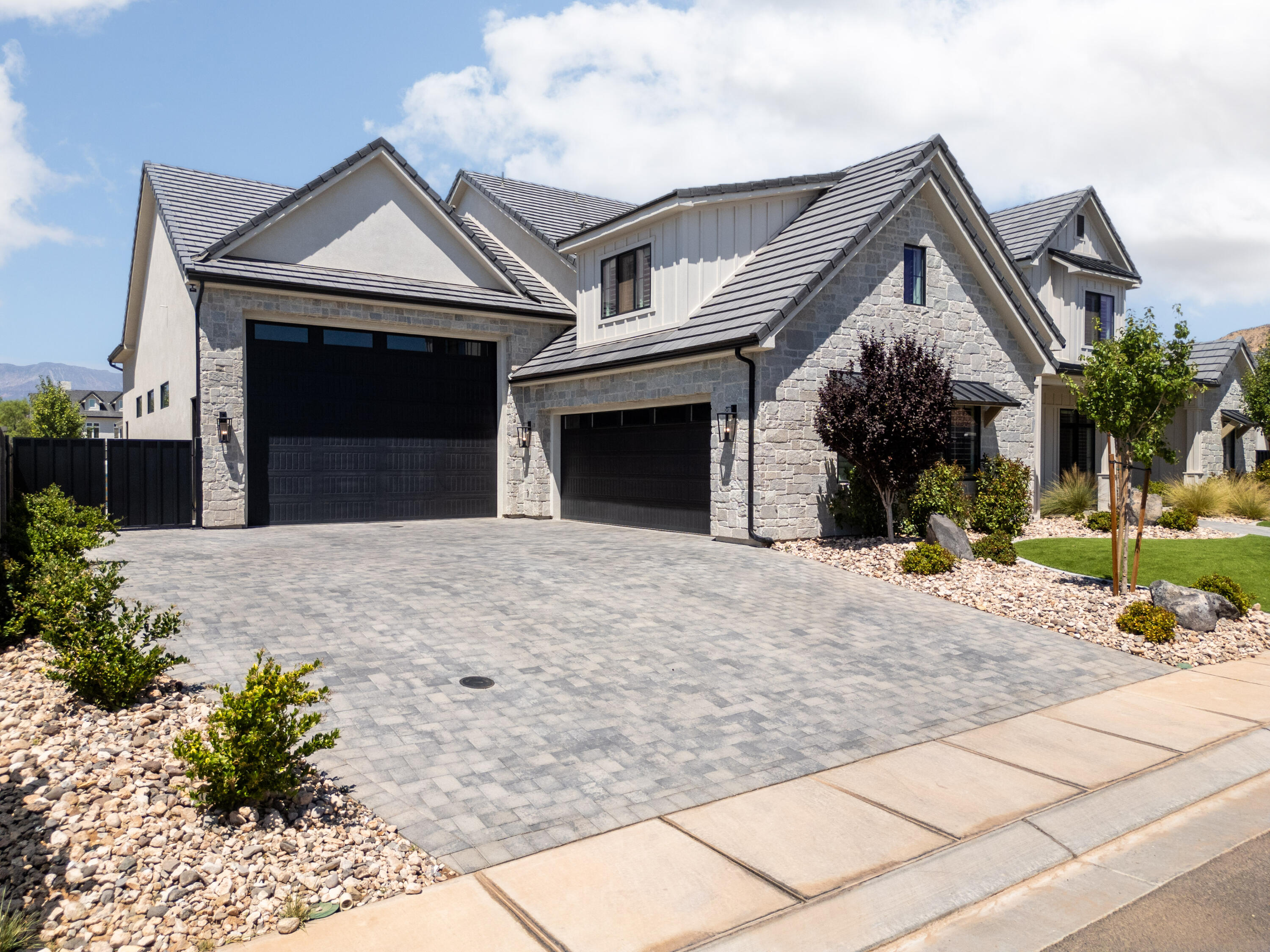 QUEENSRIDGE - Residential
