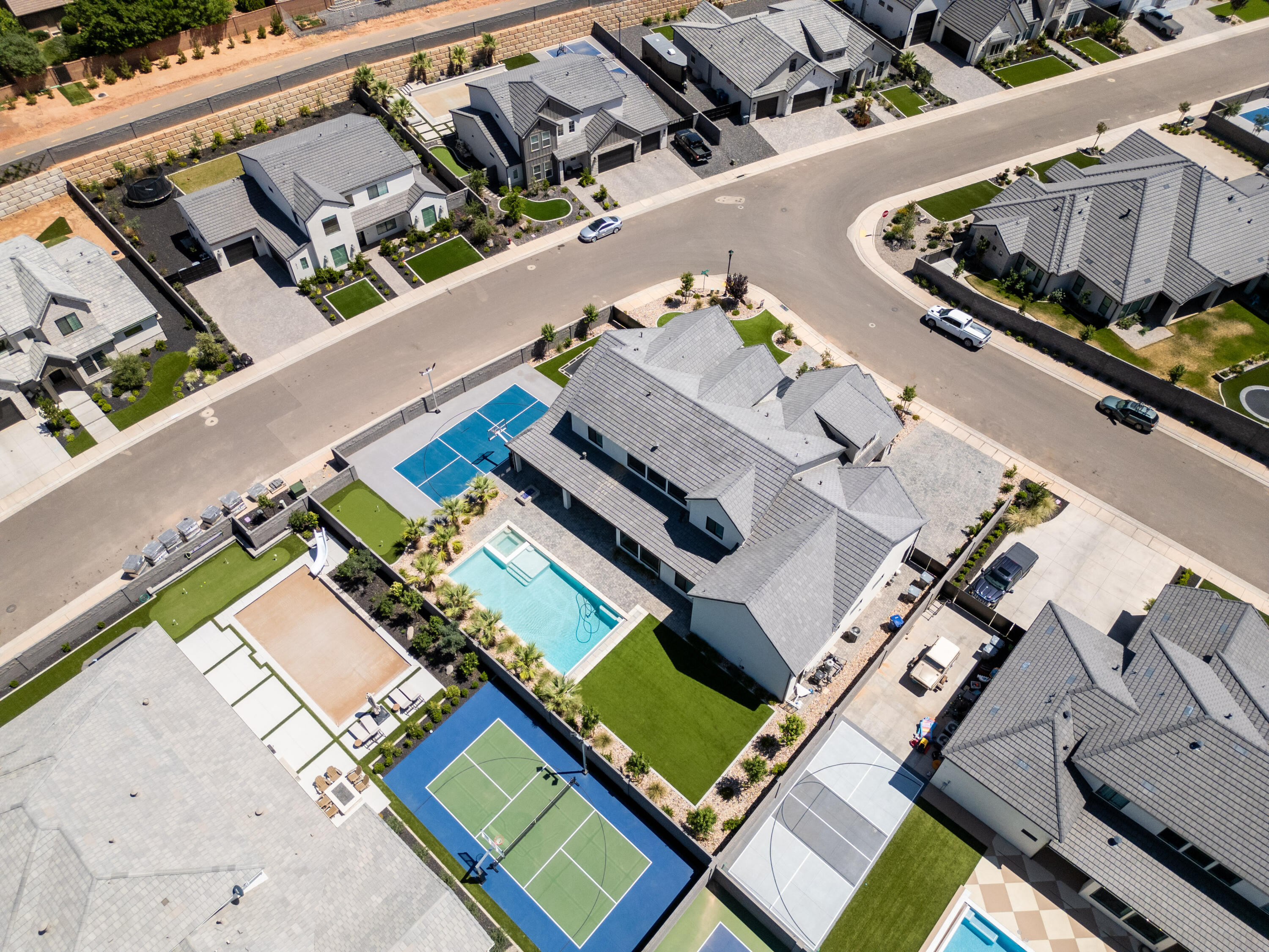 QUEENSRIDGE - Residential
