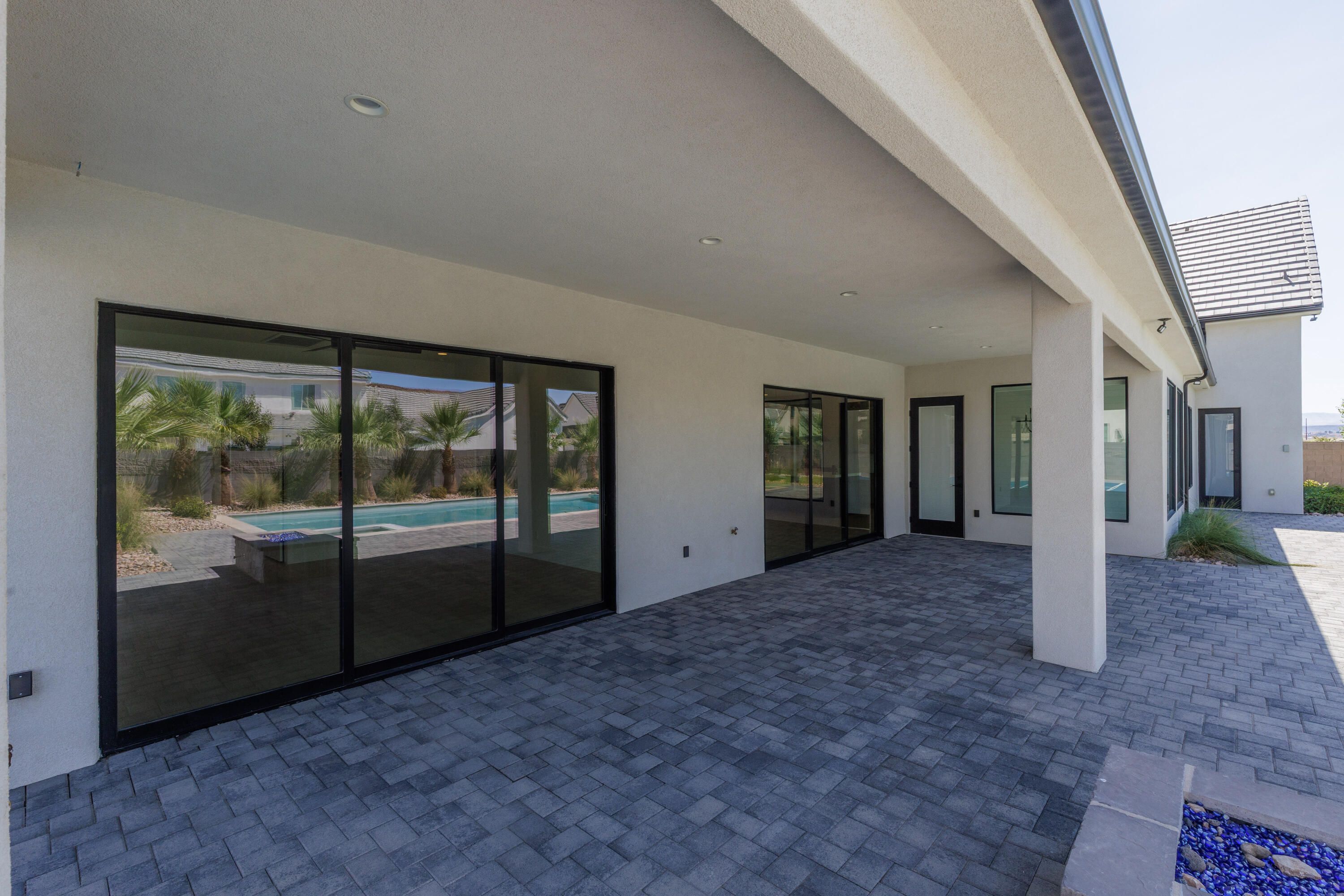 QUEENSRIDGE - Residential