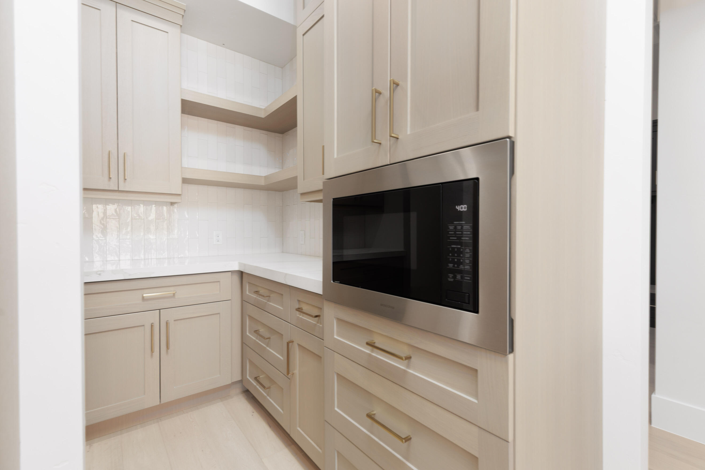QUEENSRIDGE - Residential