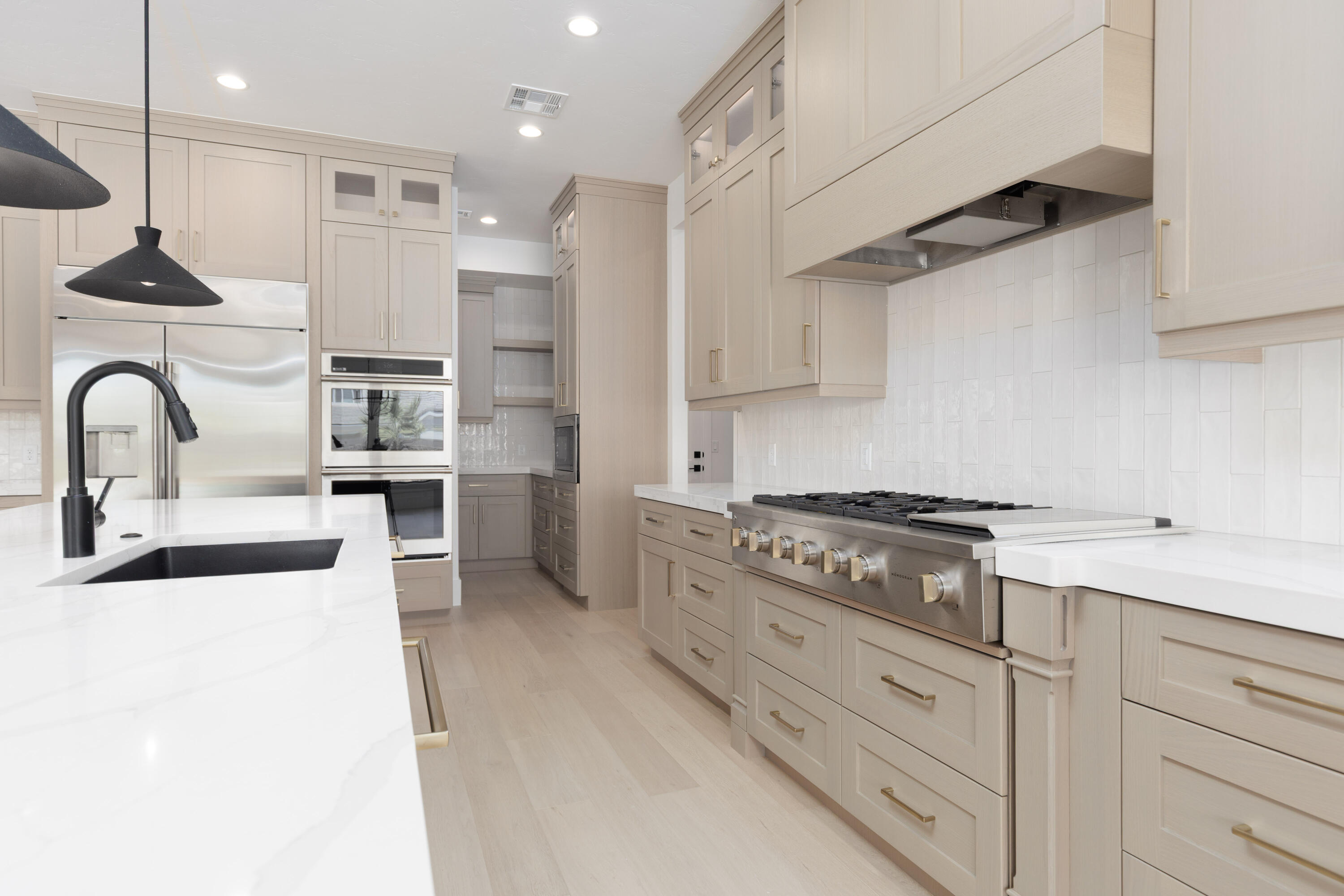 QUEENSRIDGE - Residential