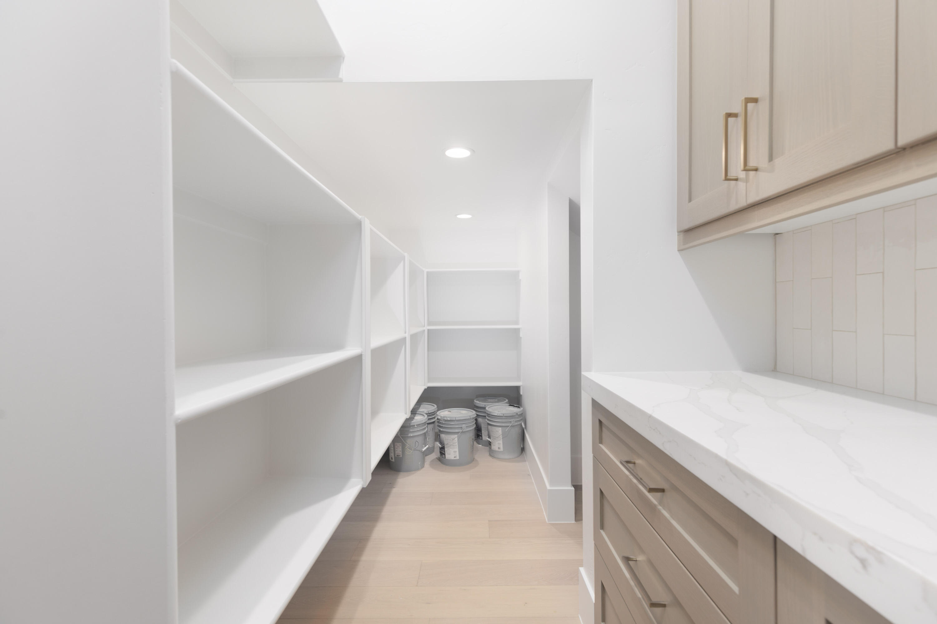 QUEENSRIDGE - Residential