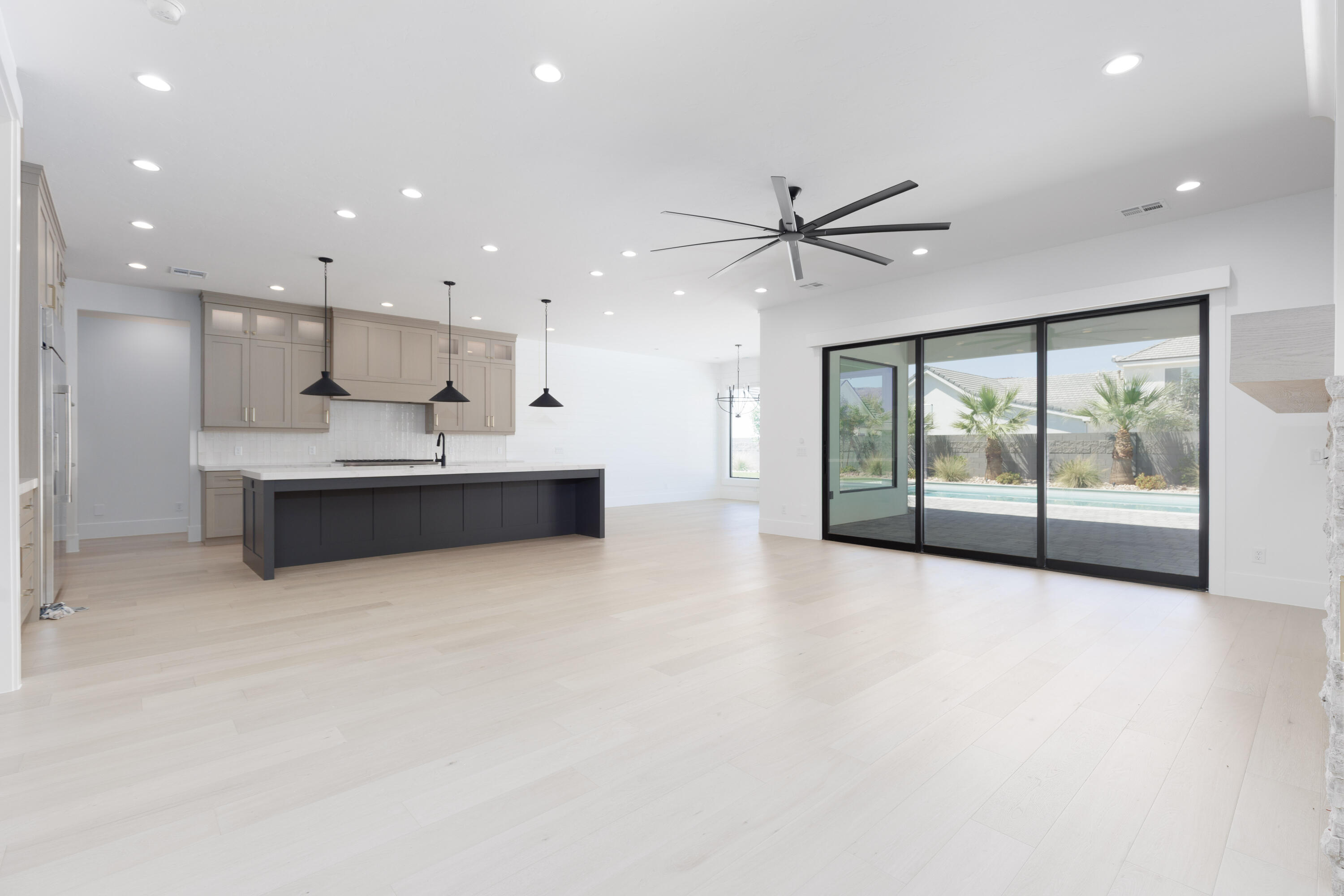QUEENSRIDGE - Residential