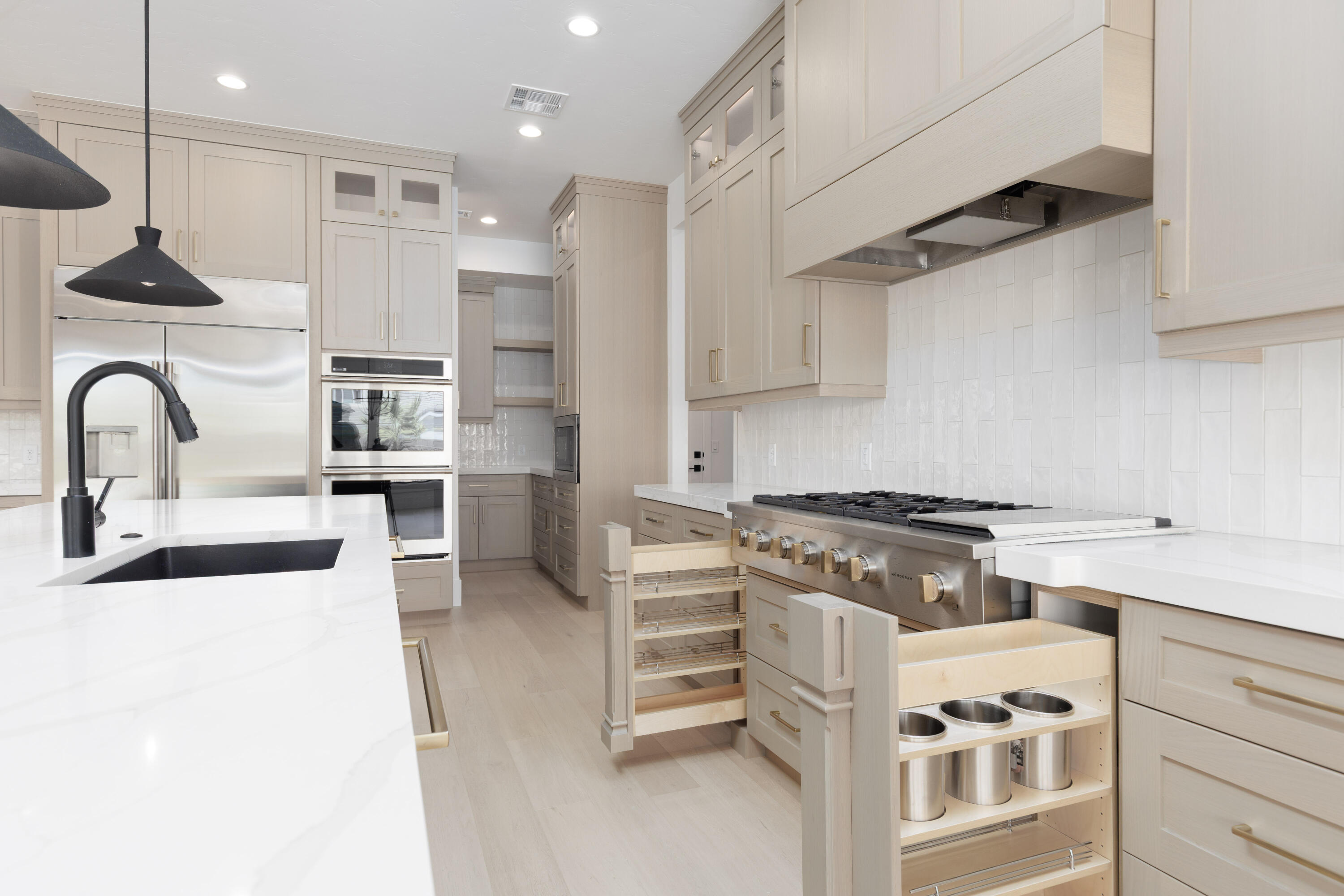 QUEENSRIDGE - Residential