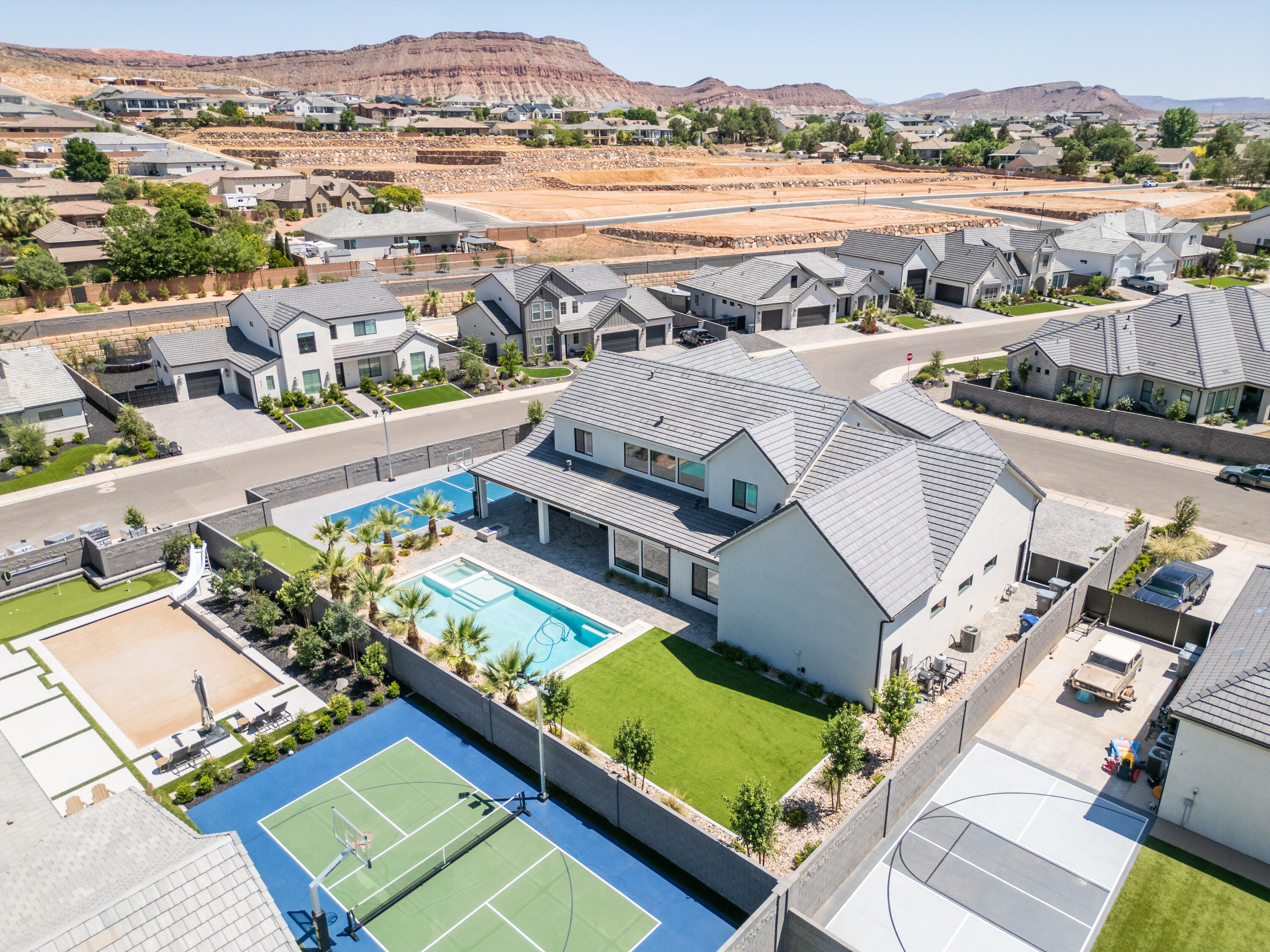QUEENSRIDGE - Residential