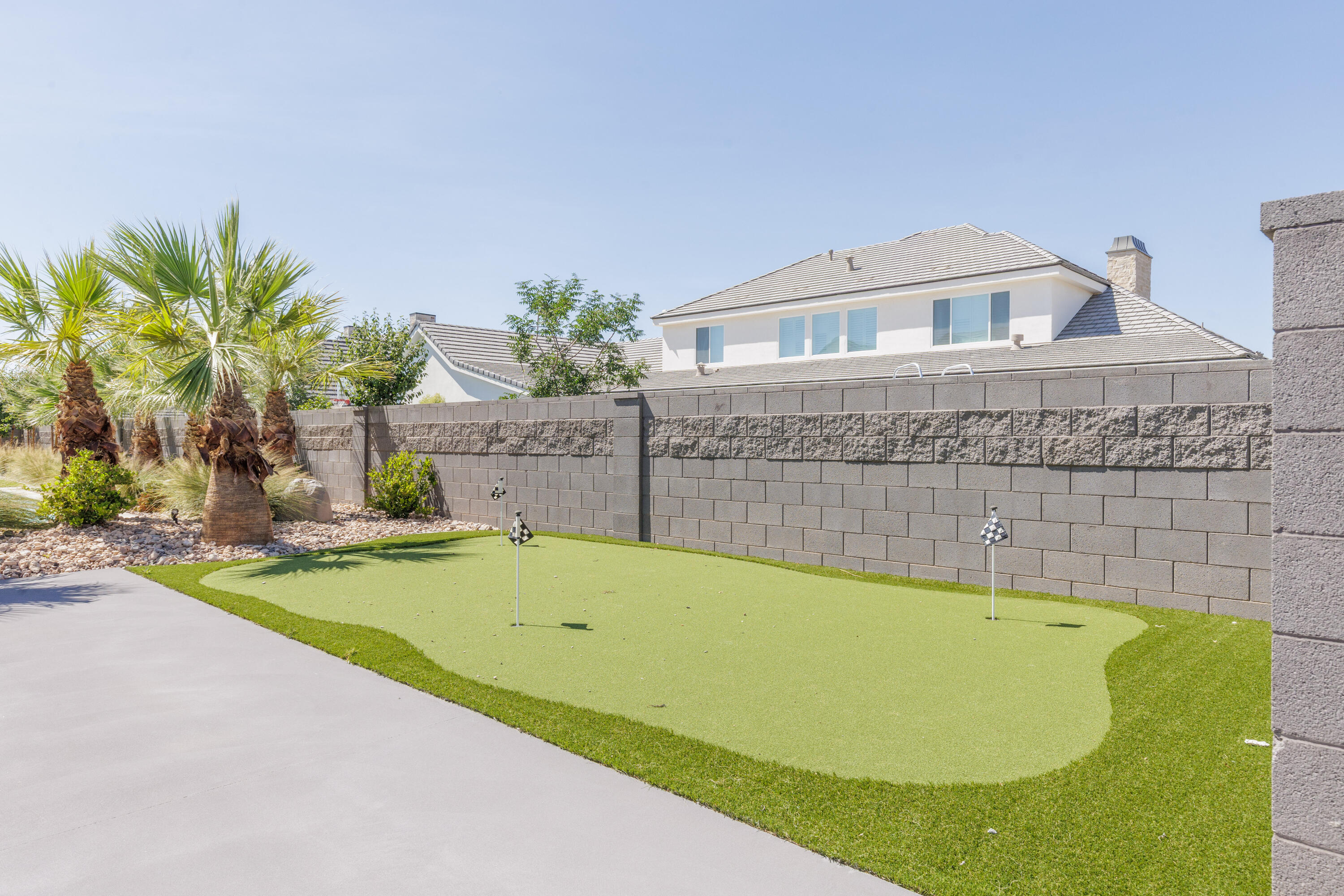 QUEENSRIDGE - Residential