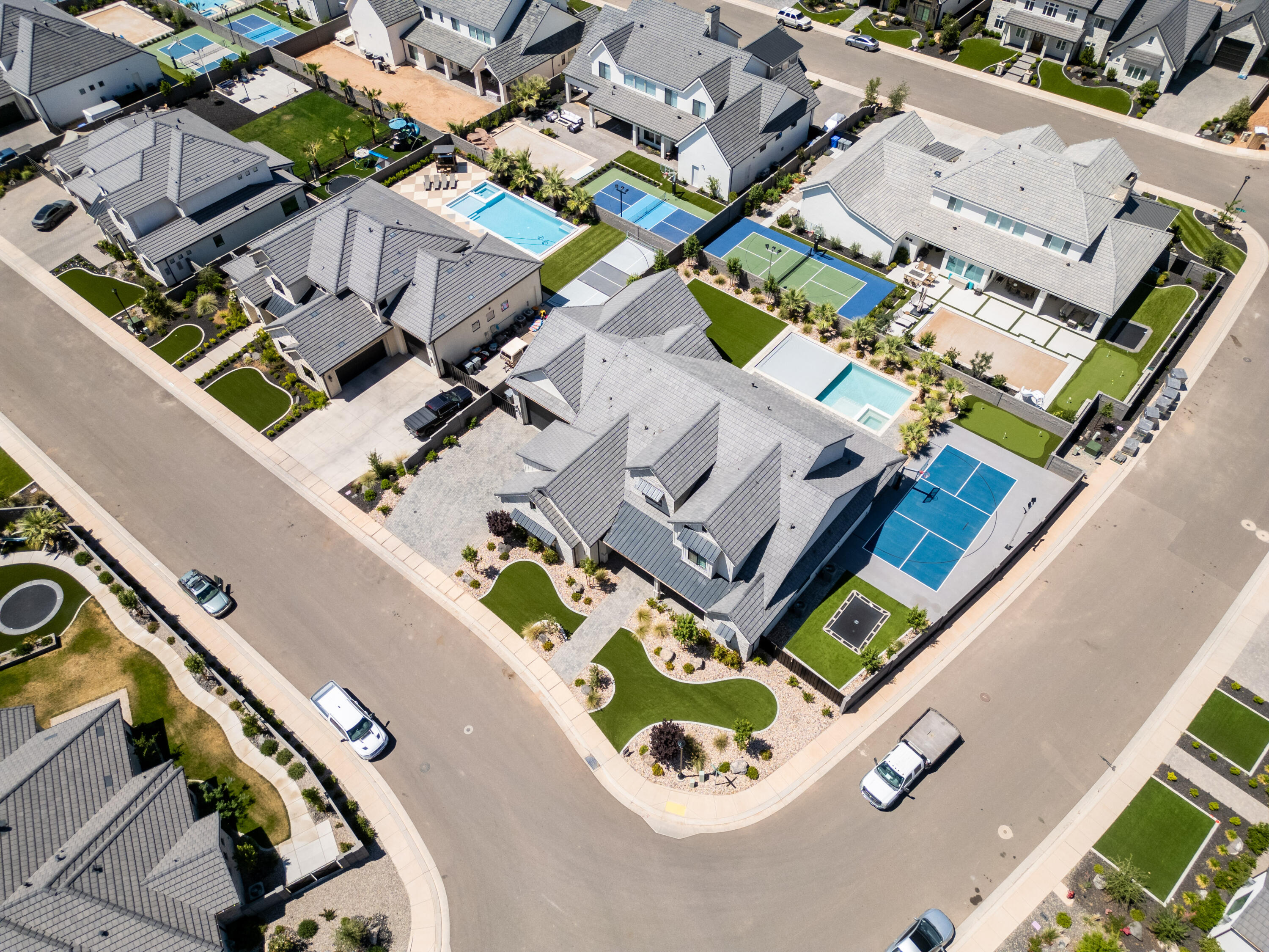 QUEENSRIDGE - Residential