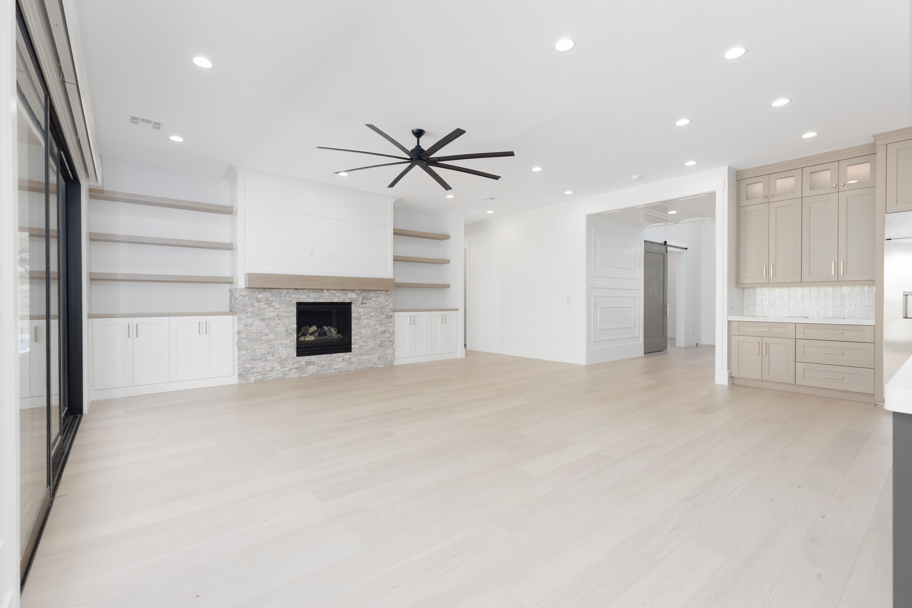 QUEENSRIDGE - Residential