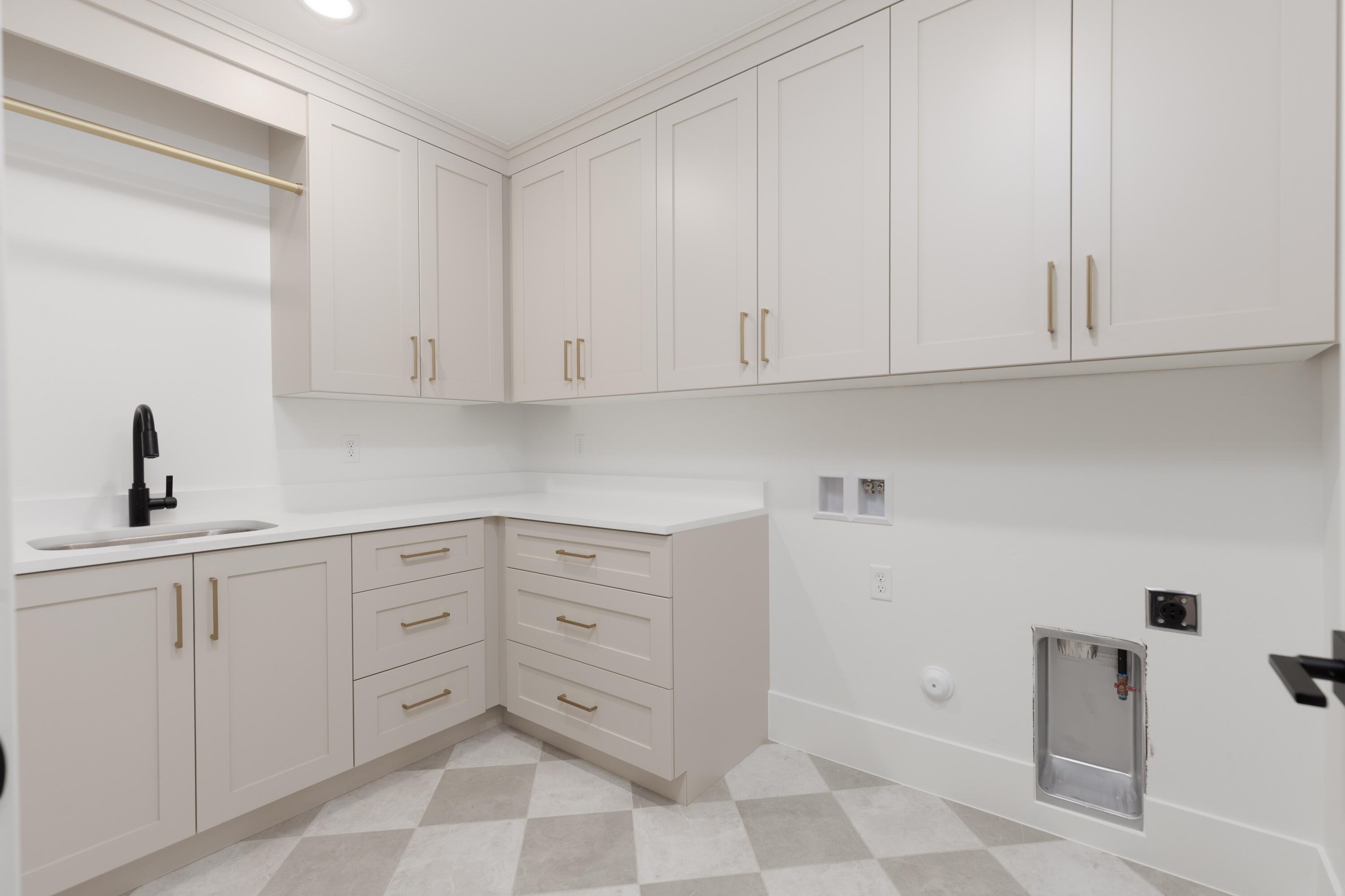 QUEENSRIDGE - Residential