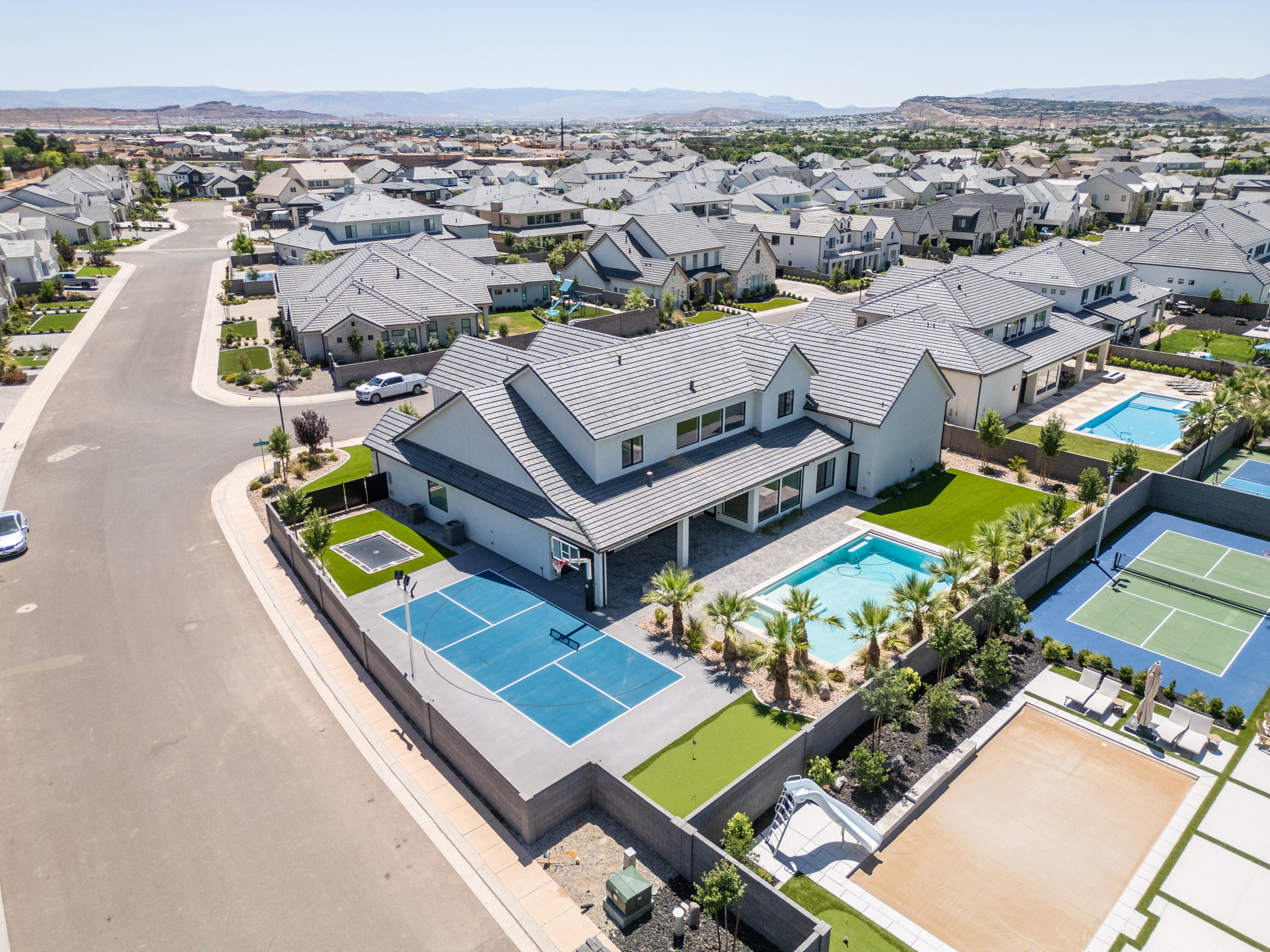 QUEENSRIDGE - Residential
