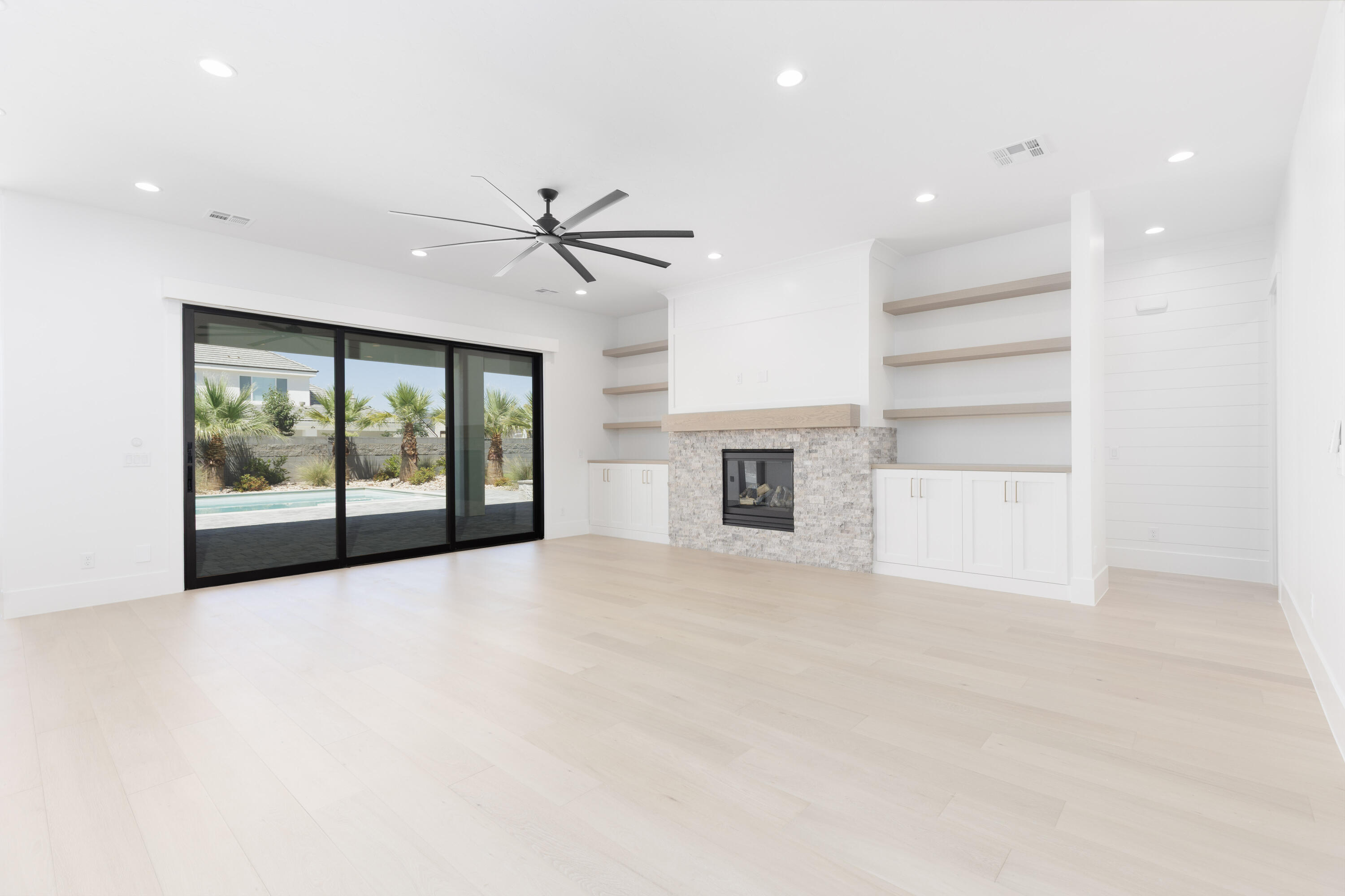 QUEENSRIDGE - Residential
