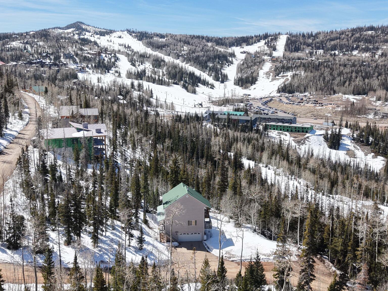*Walk to the slopes in minutes
*Summer escape from the desert heat
*STR approved
*Sleeps large groups
*Move-in ready
*No hauling water
*Year-round paved access
*Mature pine trees
*Multiple decks with mountain views
*Oversized garage for ATVs, snowmobiles and skis
*Heated gear room