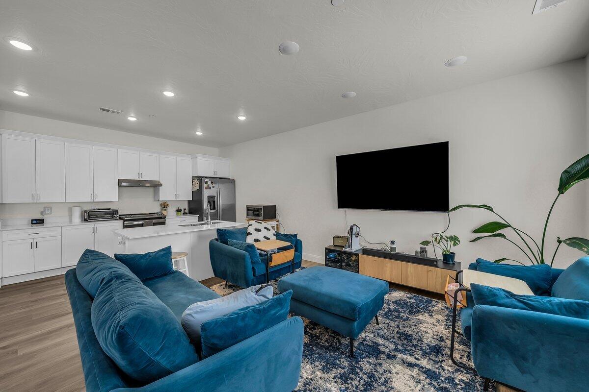 AUBURN HILLS - Residential