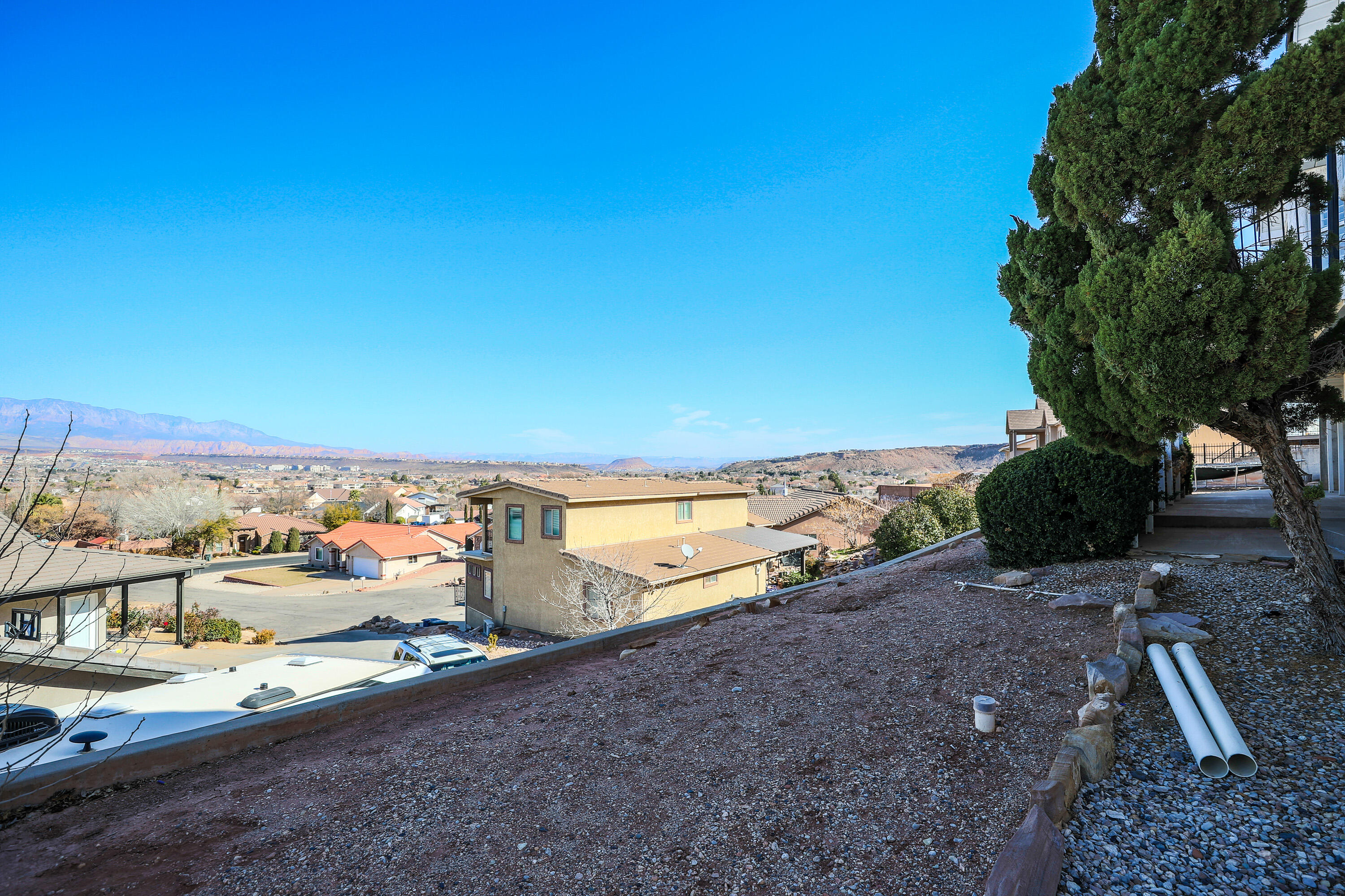 BLOOMINGTON HILLS - Residential