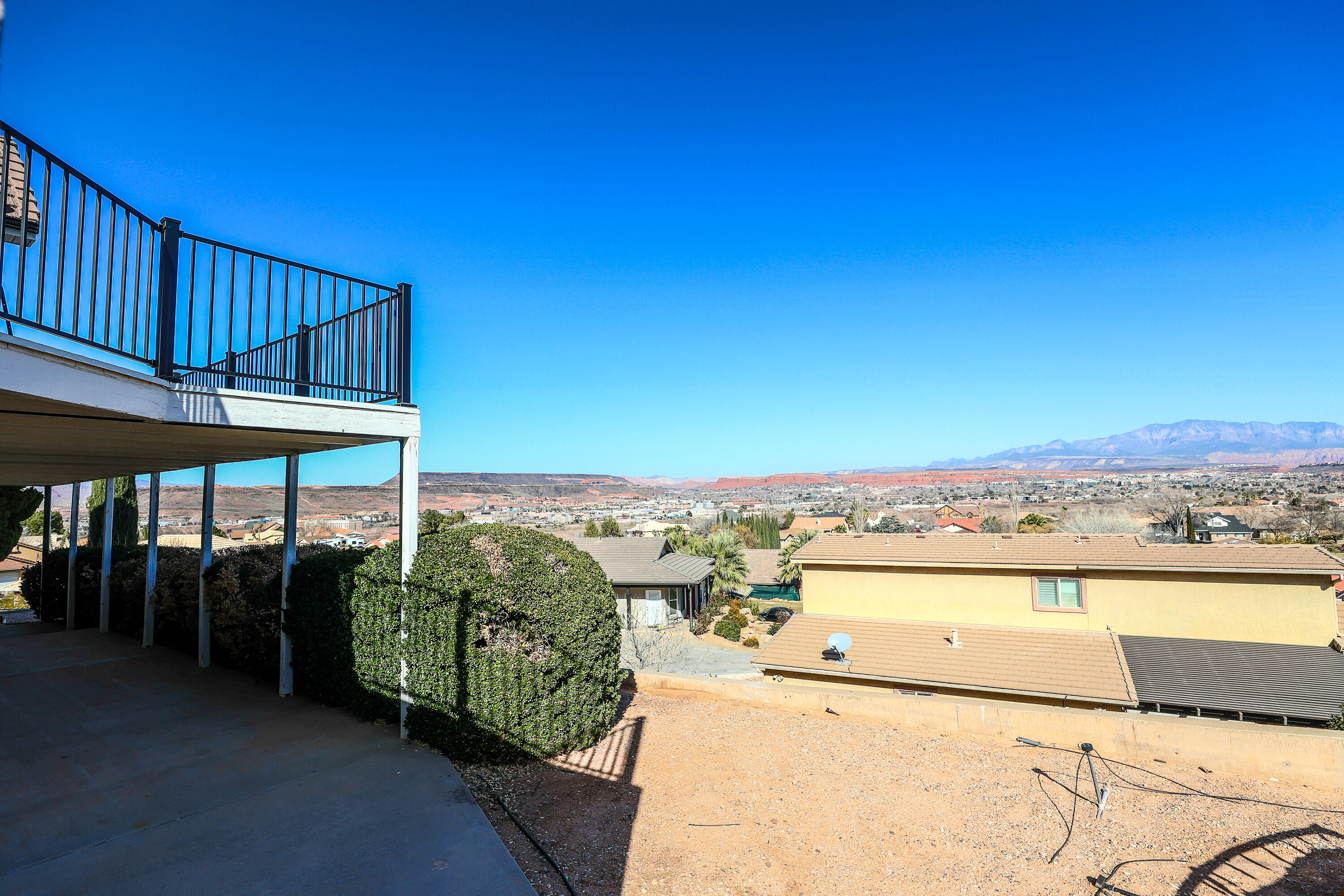 BLOOMINGTON HILLS - Residential
