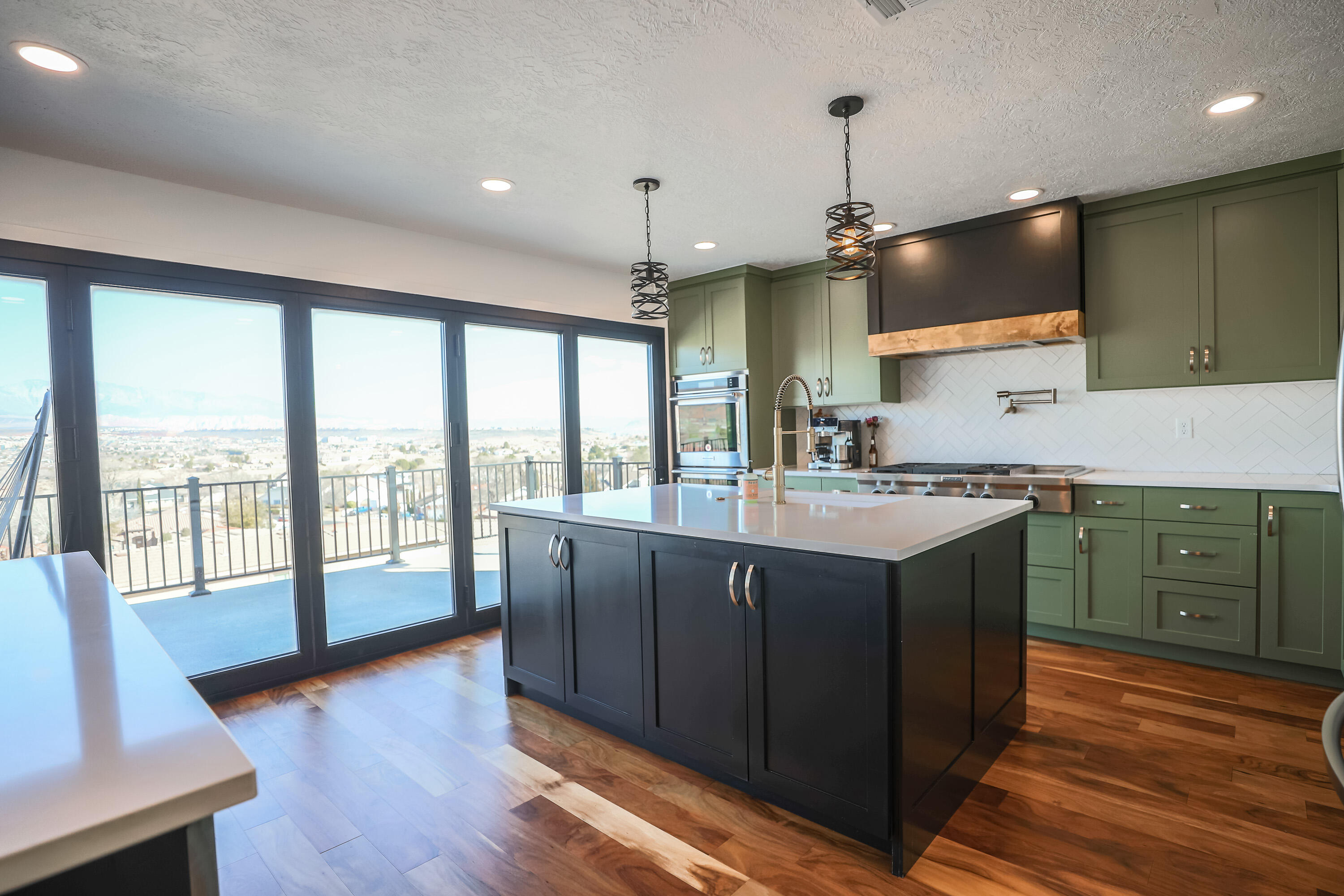 BLOOMINGTON HILLS - Residential