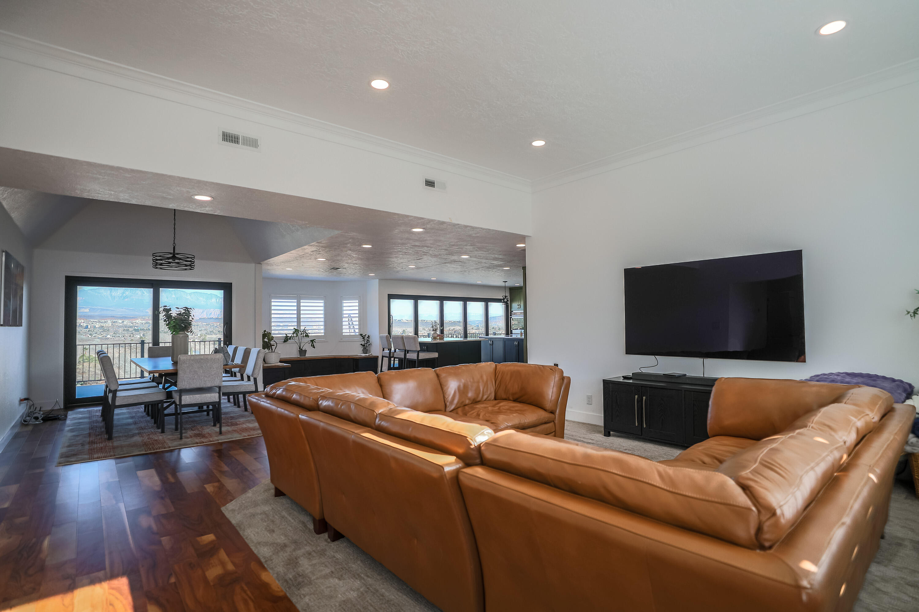 BLOOMINGTON HILLS - Residential
