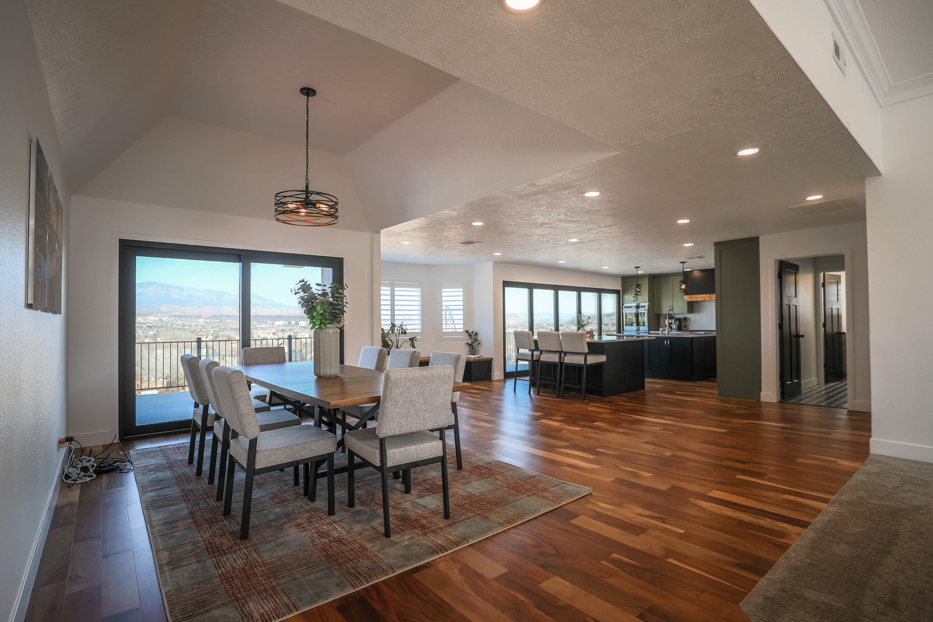 BLOOMINGTON HILLS - Residential