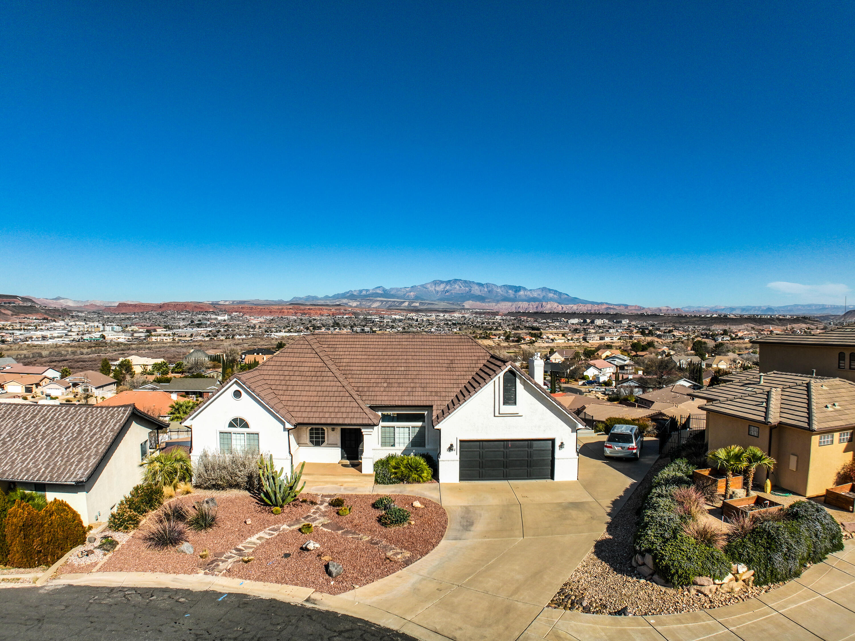 BLOOMINGTON HILLS - Residential