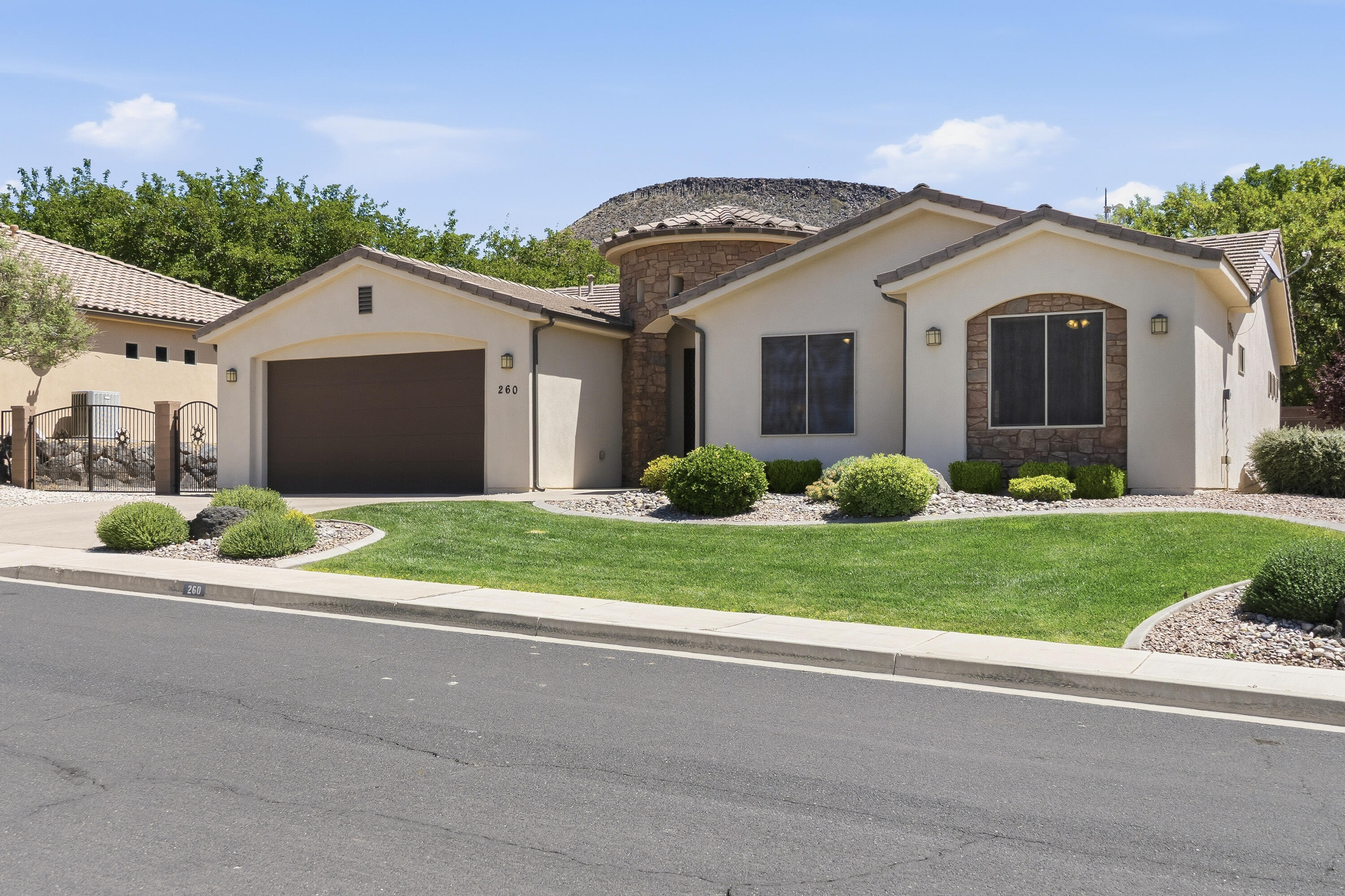 SHADOW SPRINGS - Residential