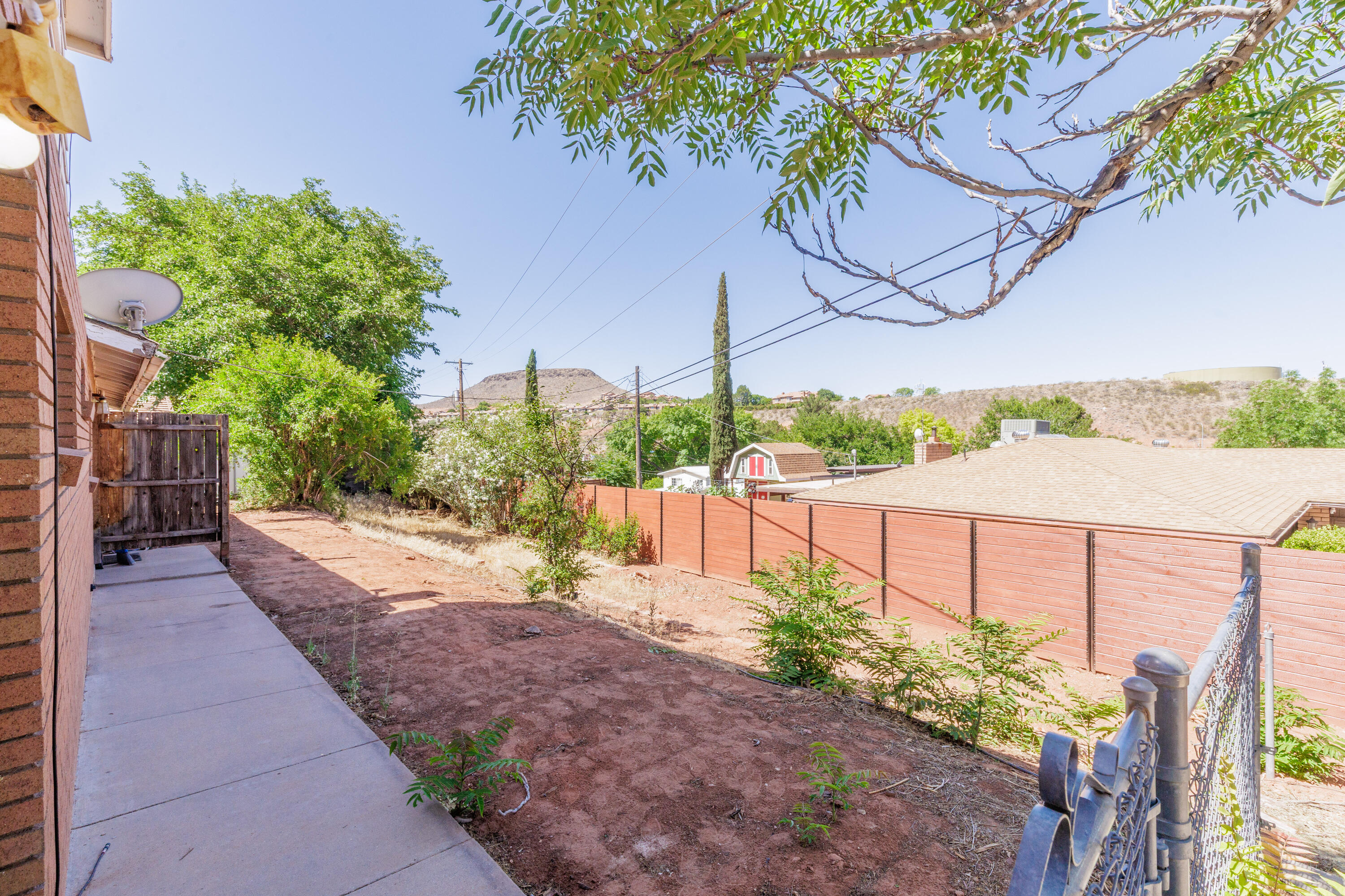 RED HILLS - Residential Income