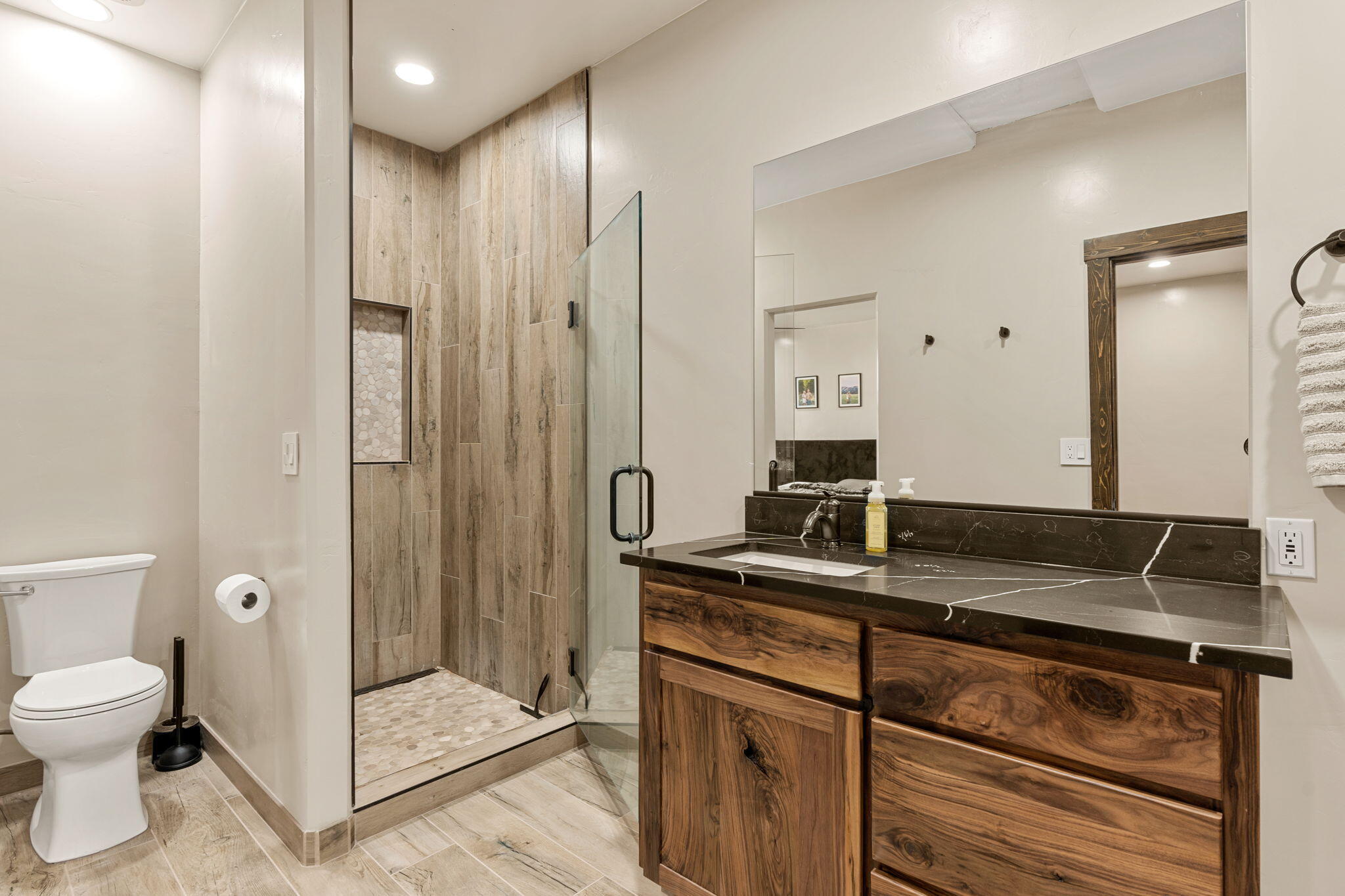 DIAMOND VALLEY ACRES - Residential