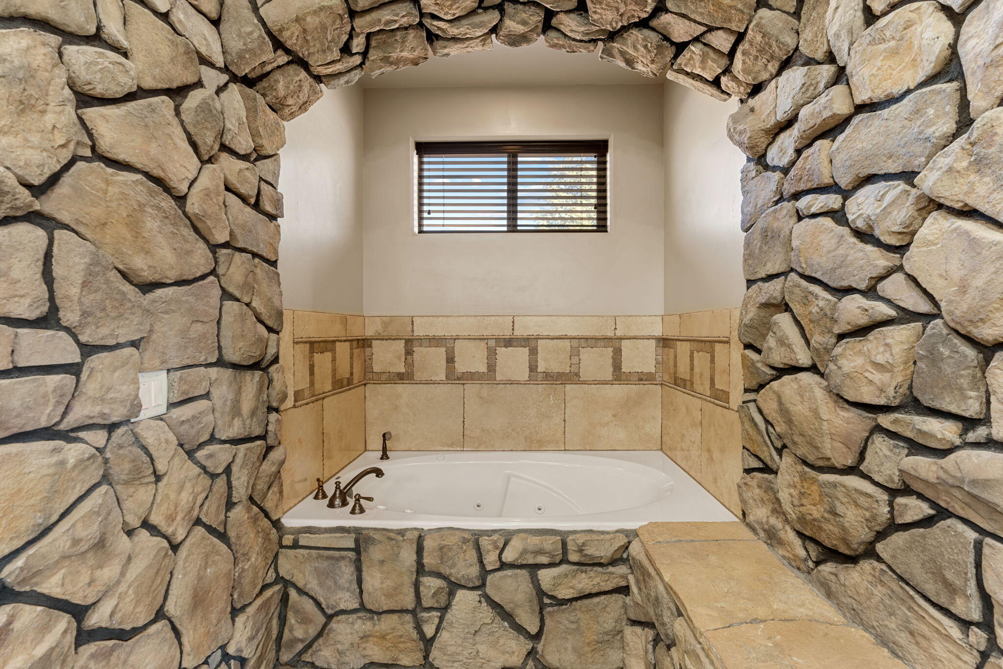 DIAMOND VALLEY ACRES - Residential