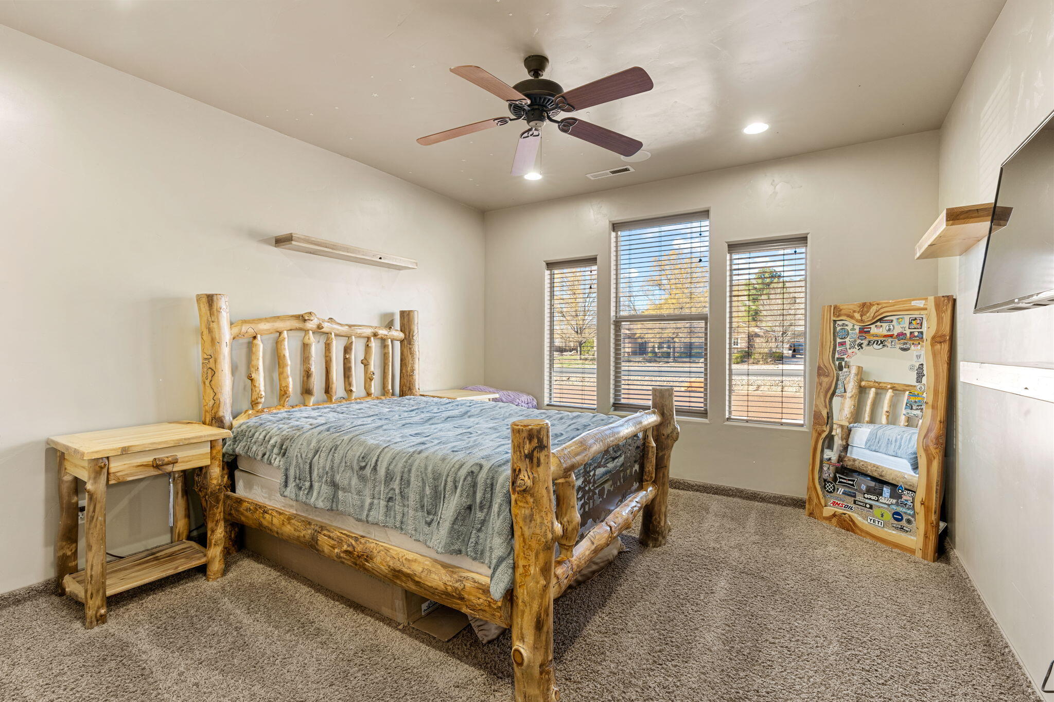 DIAMOND VALLEY ACRES - Residential