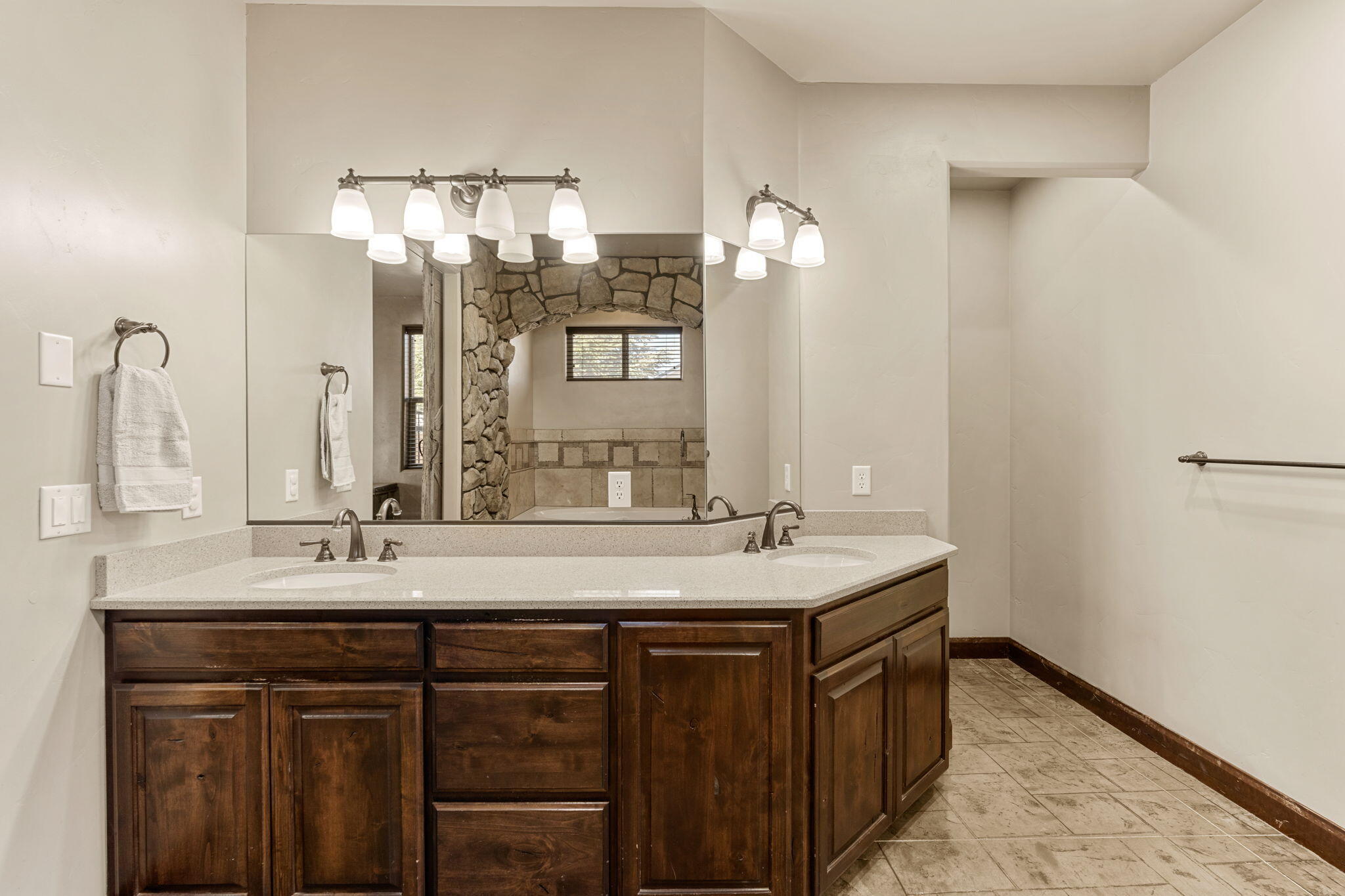 DIAMOND VALLEY ACRES - Residential