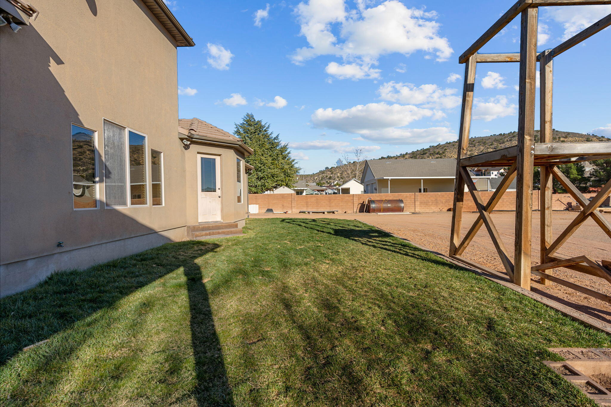 DIAMOND VALLEY ACRES - Residential
