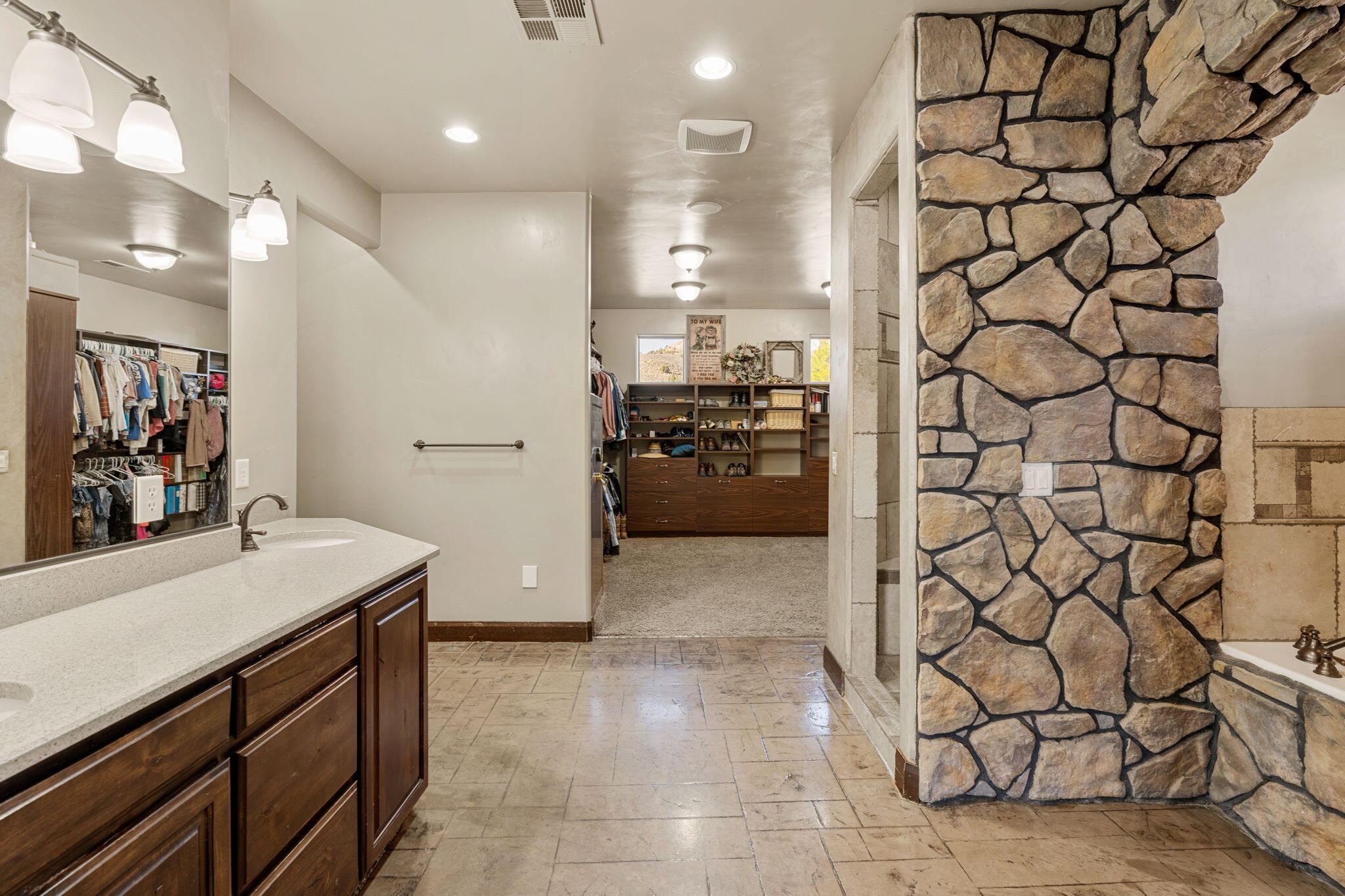 DIAMOND VALLEY ACRES - Residential