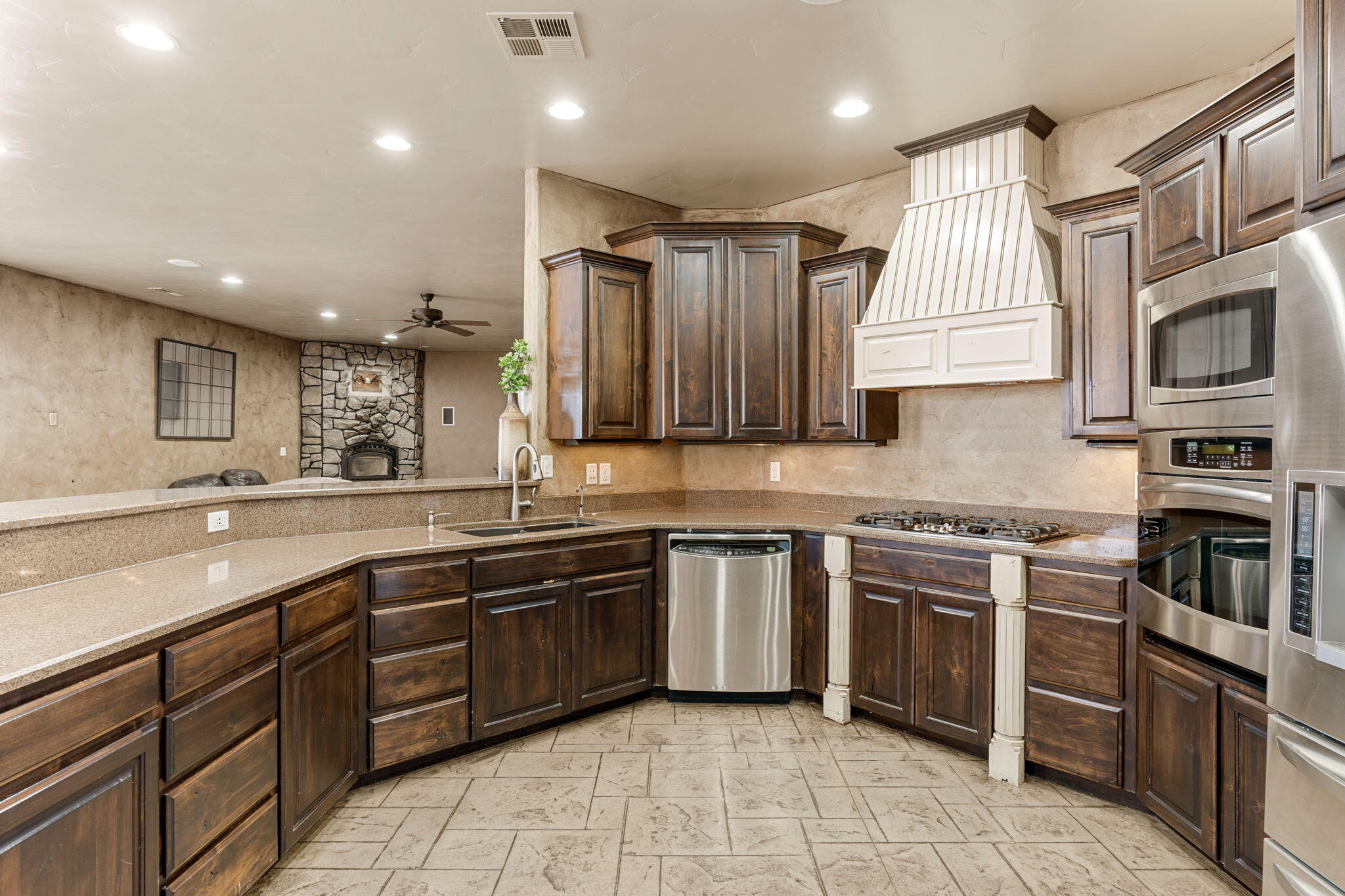 DIAMOND VALLEY ACRES - Residential