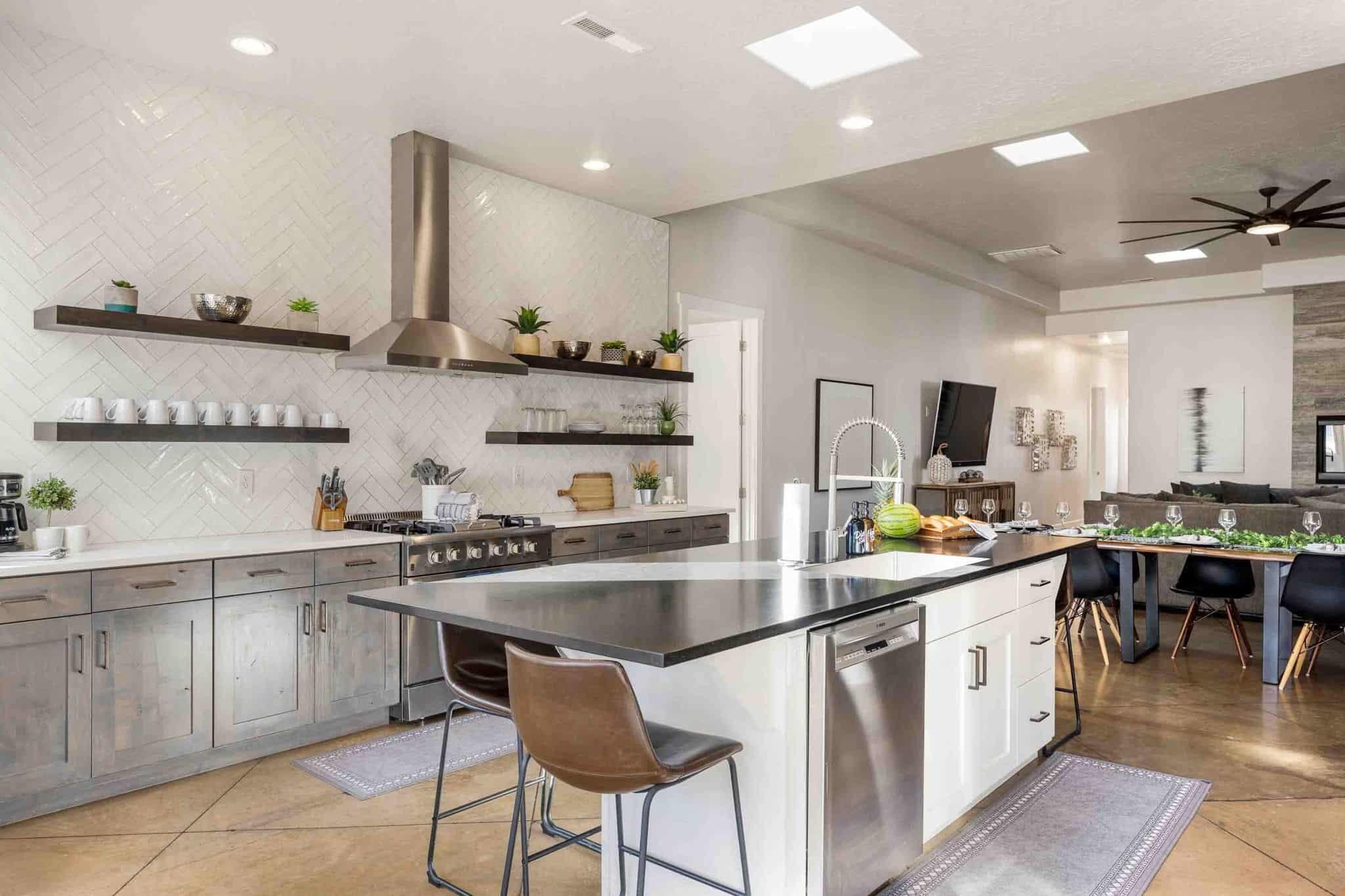 ADOBE HILLS - Residential