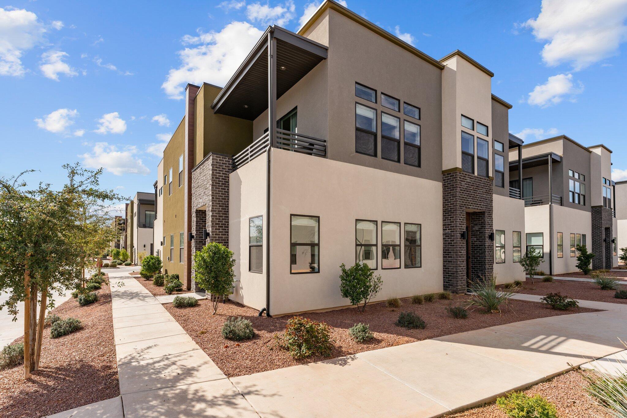 BLOOMINGTON VAC VILLAS - Residential