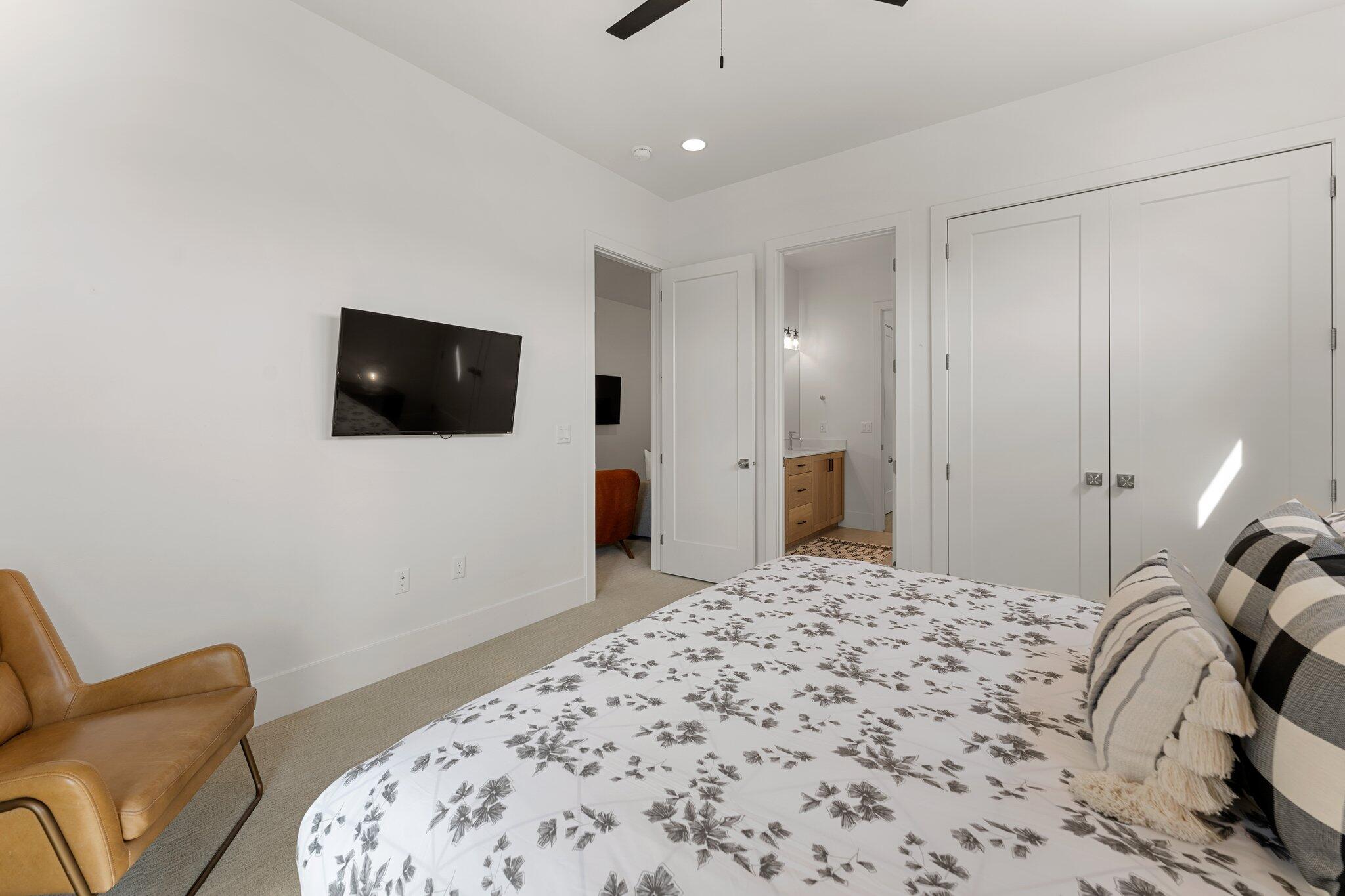 BLOOMINGTON VAC VILLAS - Residential