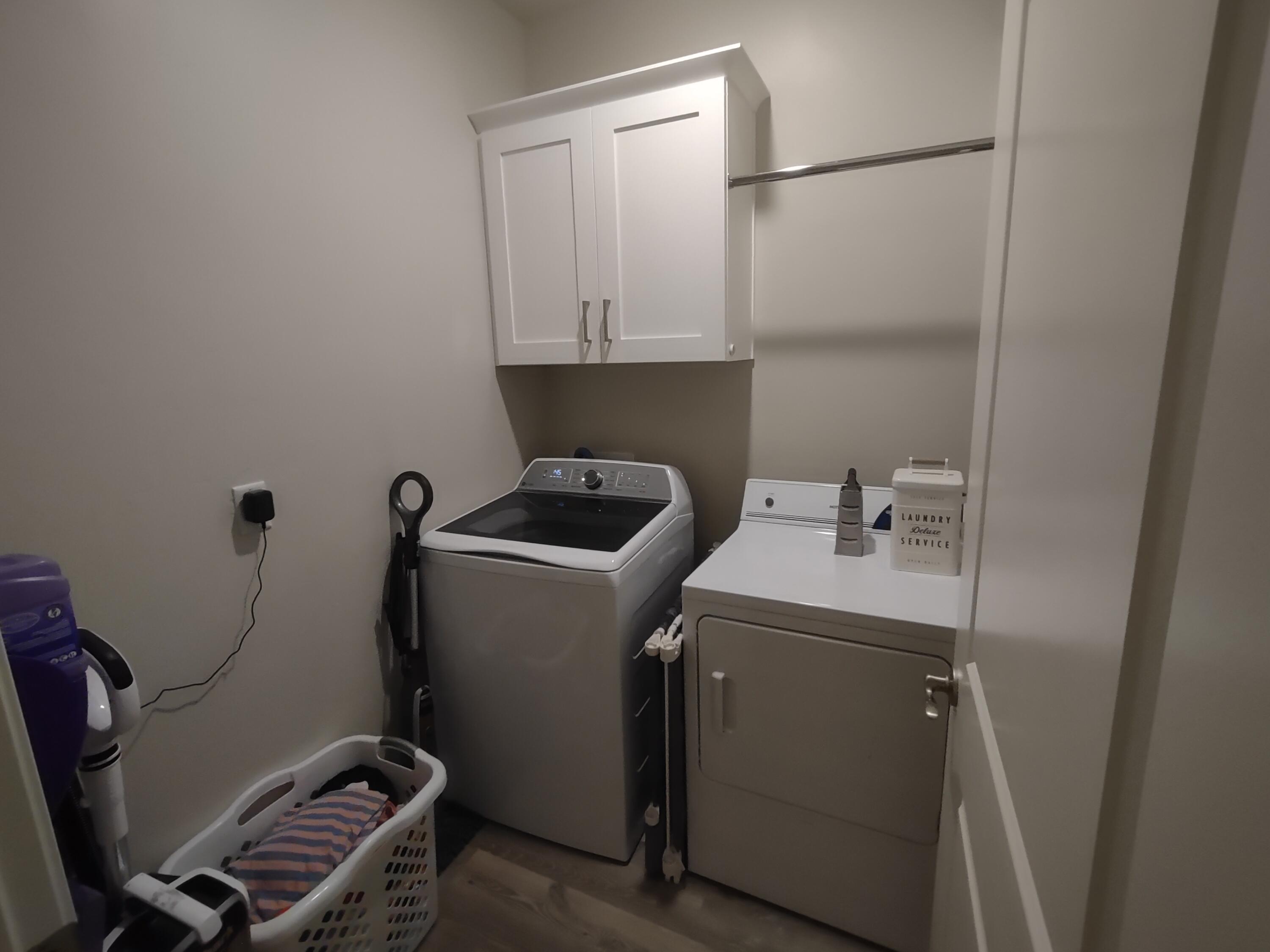 HURRICANE HEIGHTS TOWNHOMES - Residential