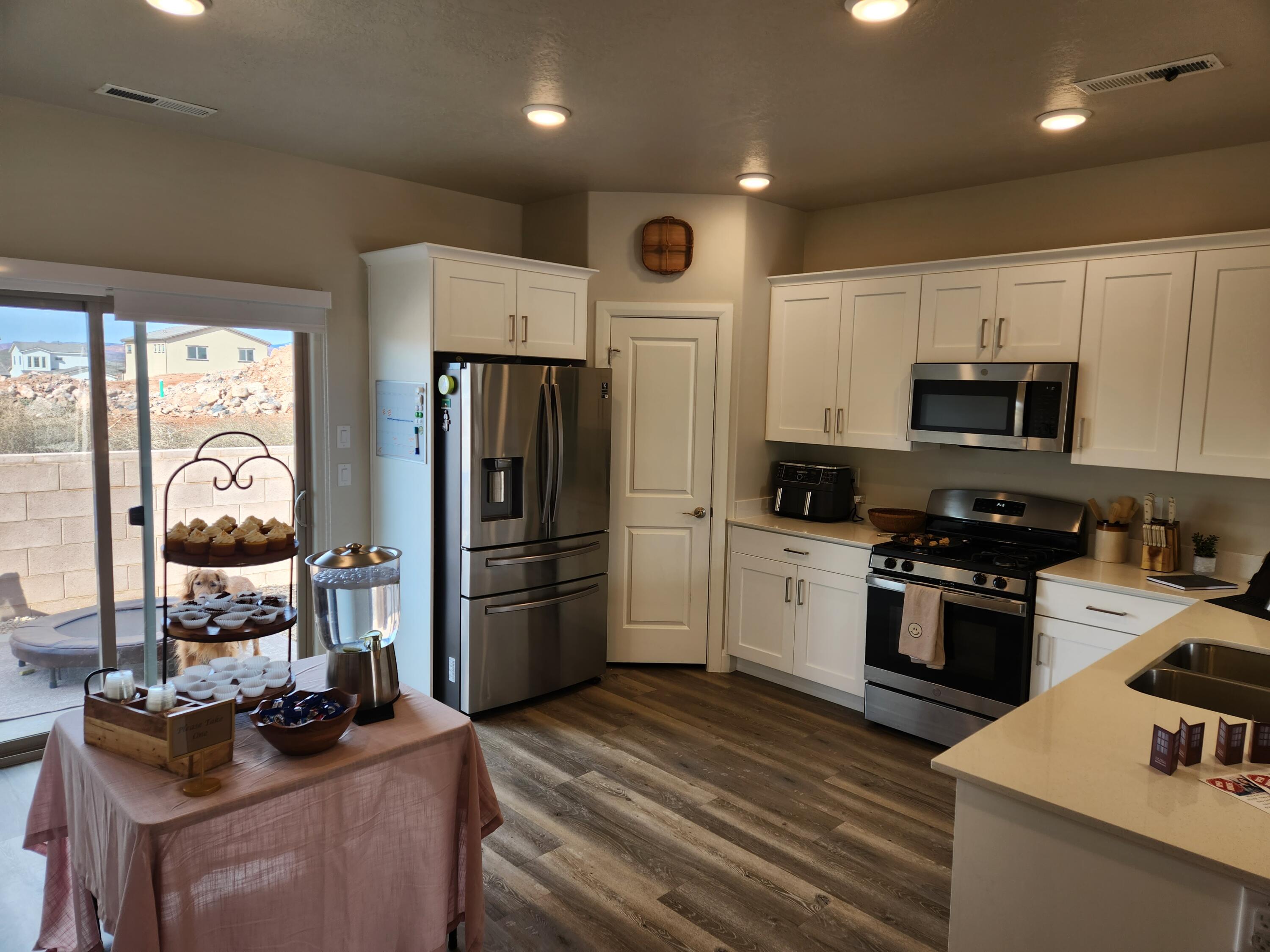 HURRICANE HEIGHTS TOWNHOMES - Residential