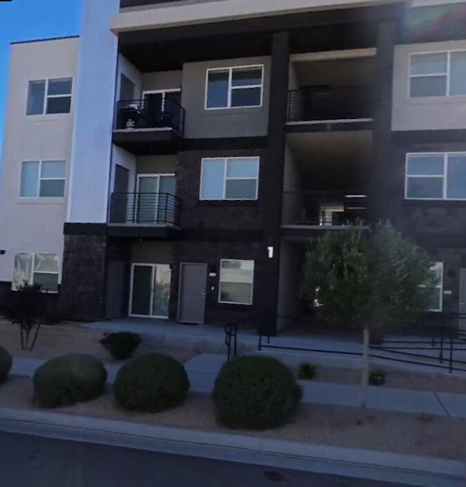 Great Newer Resort community with lots of New business and activities around. Come see all the attractions and ways to get around the area from the beltway and more.
This stunning condo offers incredible views of St. George's red rock formations and Pine Valley. The bright, open layout has natural light and features a modern kitchen with appliances, a spacious primary suite and bathroom, and a walk-in closet. Step out onto your private balcony and enjoy peaceful desert scenery right from home. Located in the highly desirable Desert Color community you can explore.
