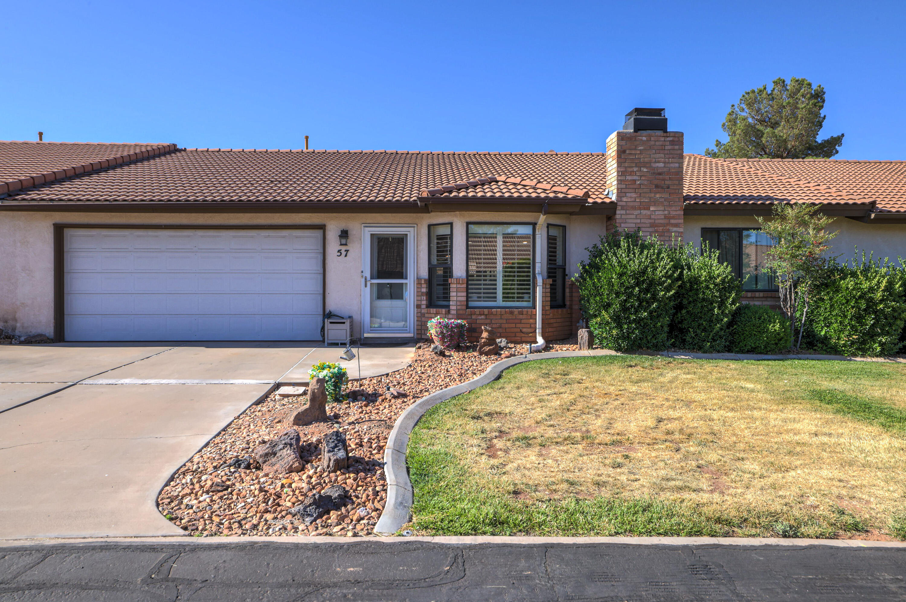 Welcome to this beautiful, all one-level.Peaceful and serene setting  3-bedroom, split floor plan, 2-bedroom, 2 full baths, bright kitchen, great gas stove, window looks out to a water-SAVING SYNTHETIC TURF enclosed back yard, perfect for entertaining or stargazing. Large Master suite, spacious shower, with two shower heads. Large walk-in closet, Quality vinyl flooring throughout. Comfortable living room with a gas fireplace.
The community has a swimming pool & spa, tennis court, and pickleball court. BOOK EXCHANGE FEATURE ,TWO RV fenced storage. Sa