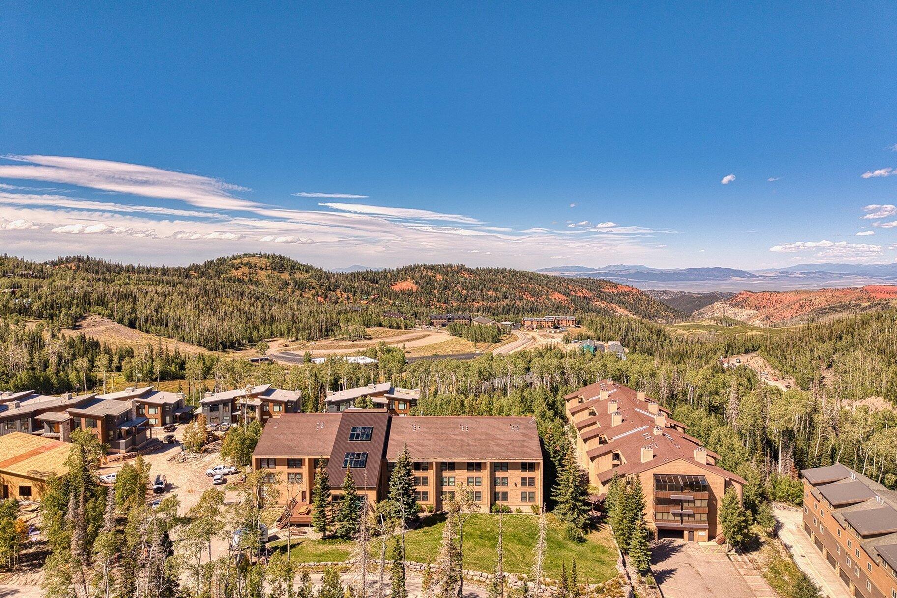 The finest turn-key fully remodeled ski in/ski out studio condo at Copper Chase. A top floor retreat, South facing end unit with full ski area view, all day sun, indoor pool, spa, fitness center, lounge, and garage. Quick, easy access to numerous National Parks.  This is an RCI complex offering trades for use of properties worldwide.