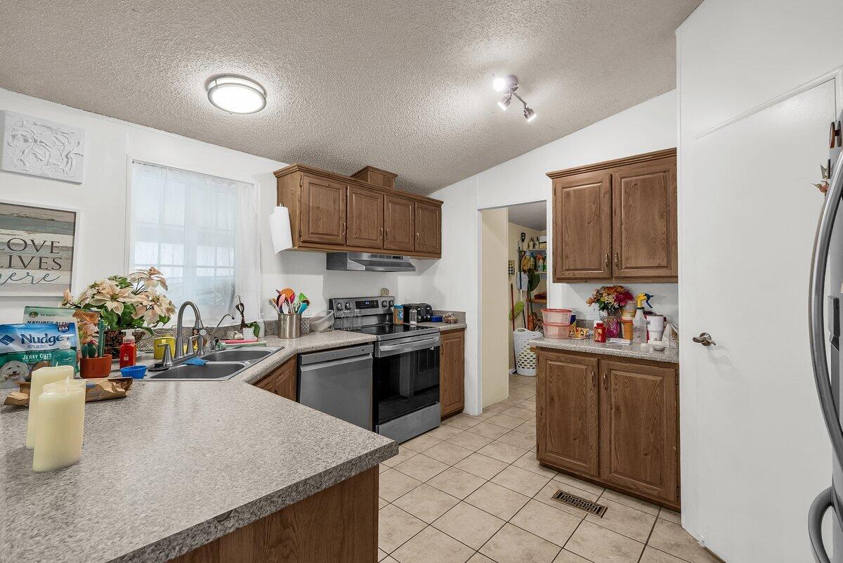RAINBOW RIDGE MOBILE HOME PARK - Residential
