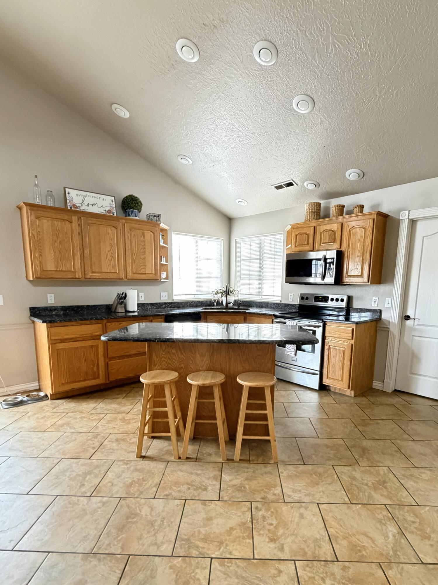 BLOOMINGTON HILLS - Residential